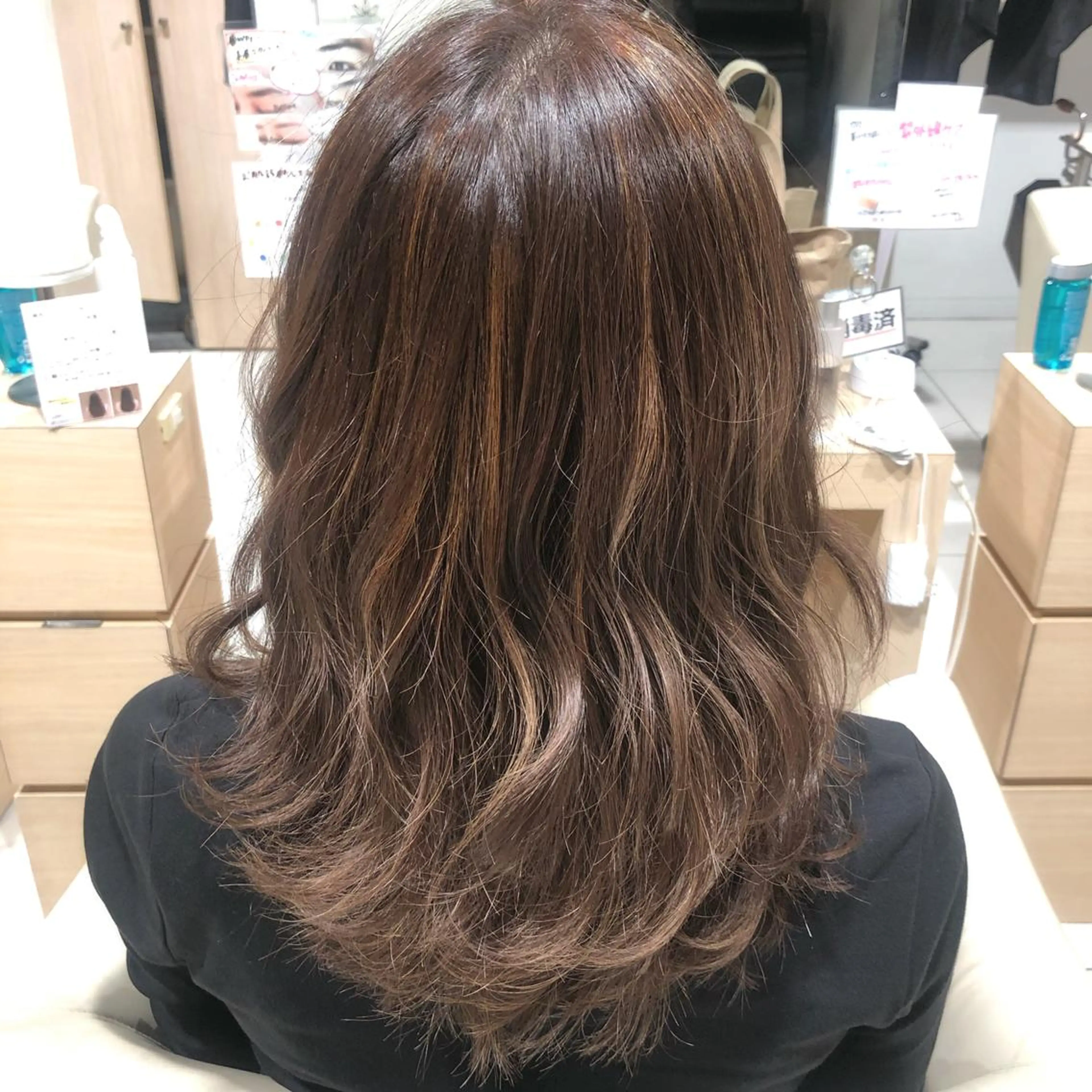 セミロング レイヤーカット カぺリベラ グラマラス店のヘアスタイル