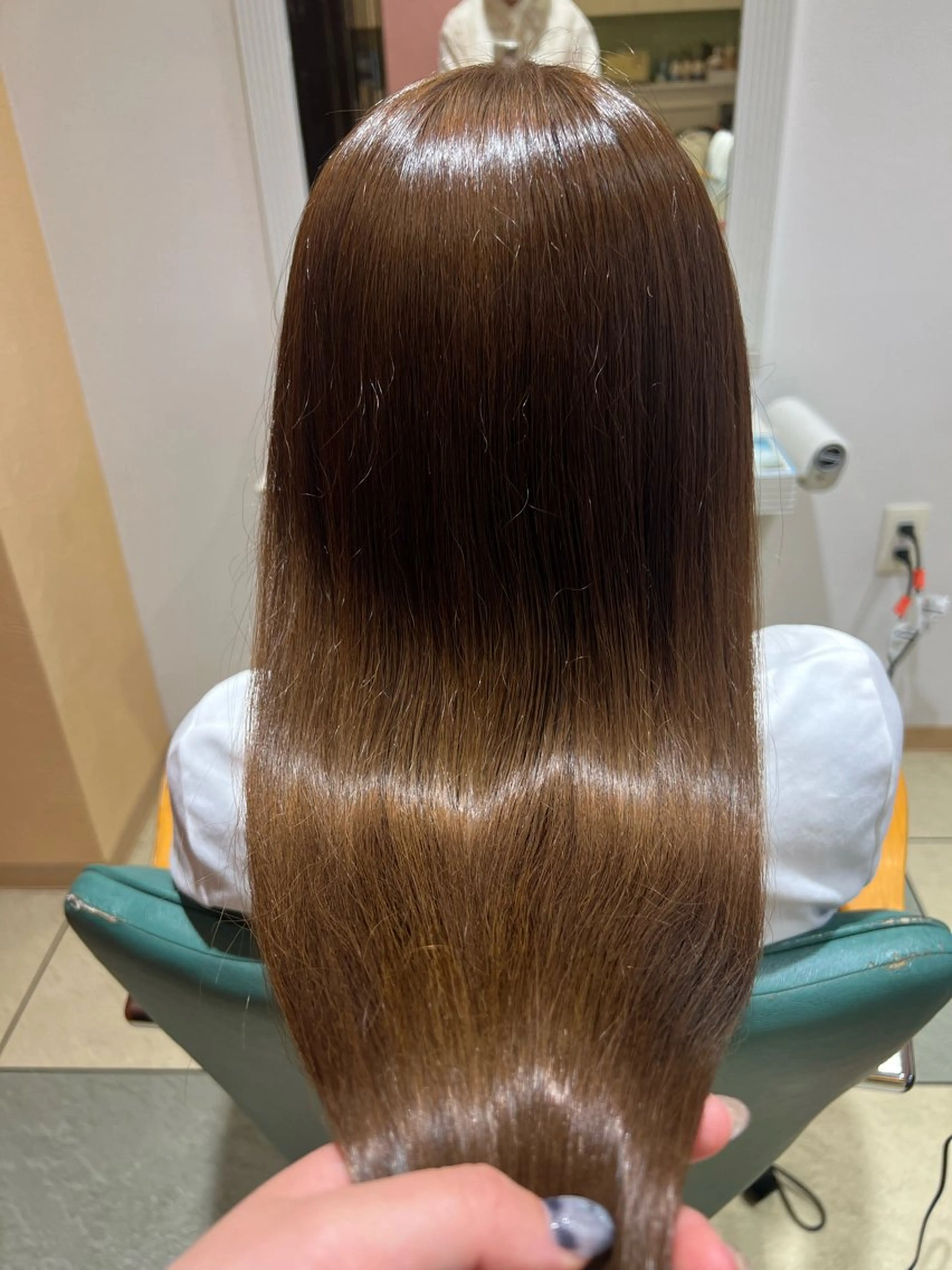 ロング カラー momb 折戸結菜のヘアスタイル