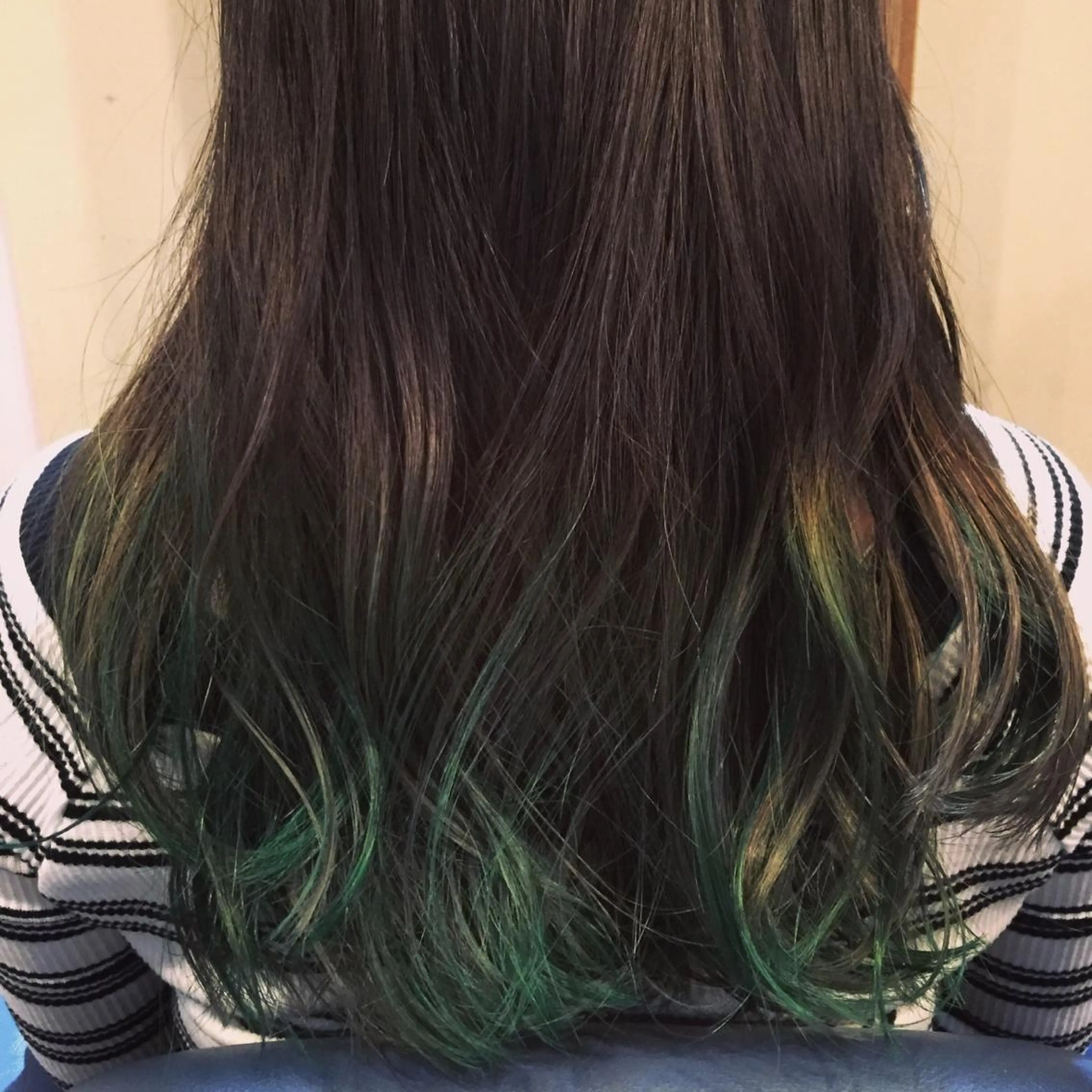 ロング カラー アッシュ エメラルドグリーン シルバー シルバーアッシュ 原宿サロン代表 デザインカラー伊藤卓のヘアスタイル