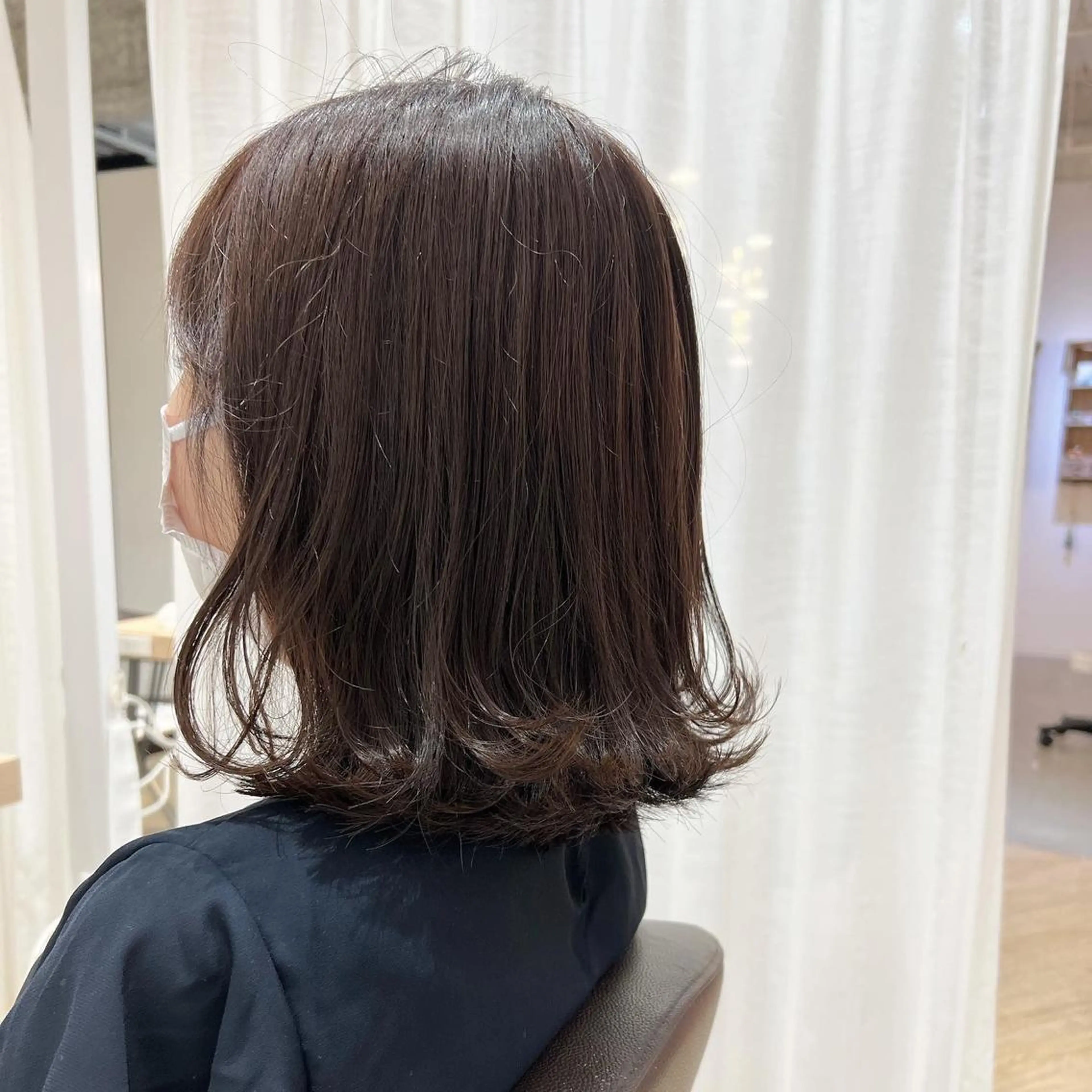 ミディアム ボブ 外ハネヘア 白髪ぼかし/髪質改善 梅原響輝のヘアスタイル