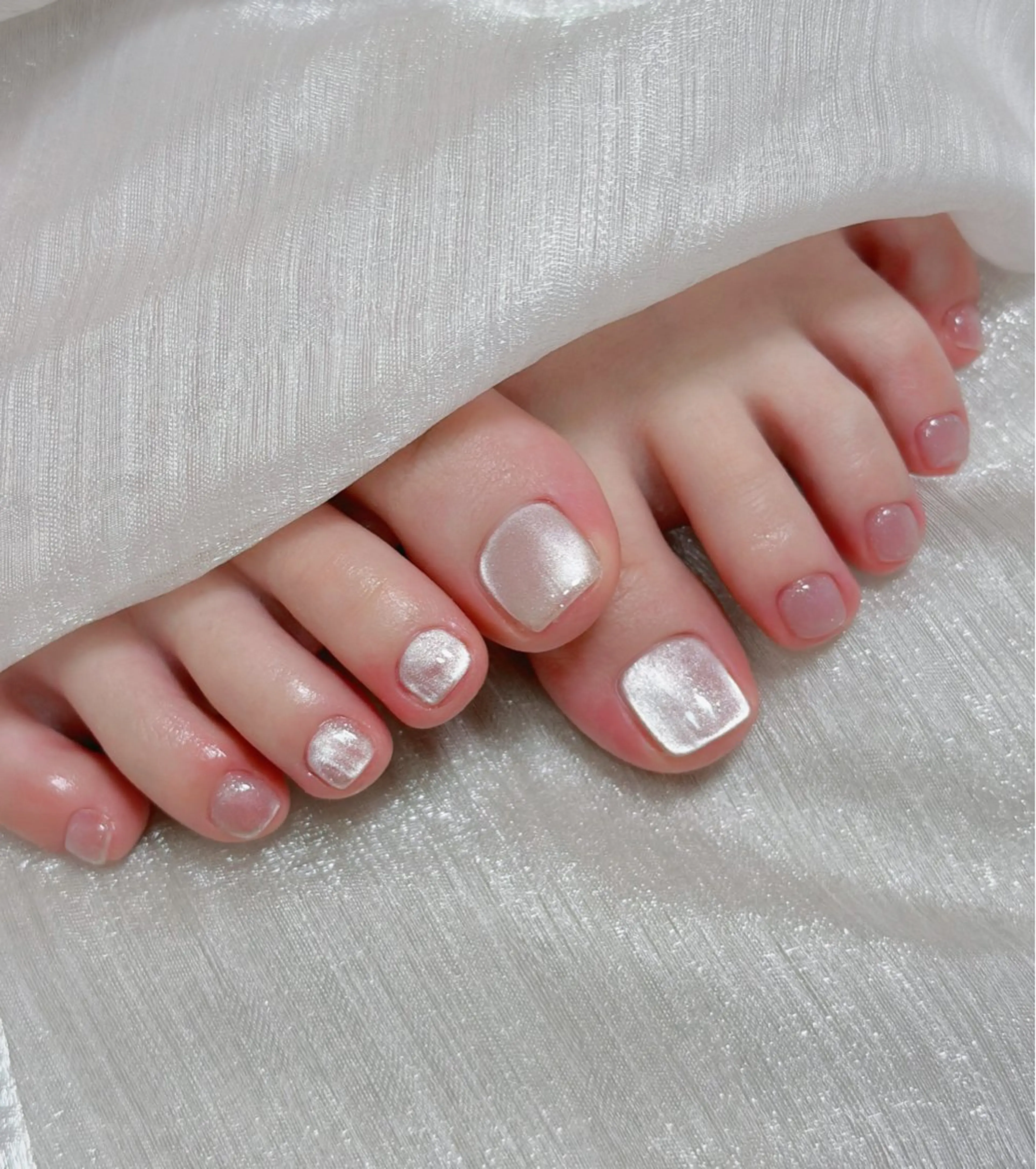 ネイル オーロラネイル 長さ出し フットネイル 韓国ネイル ラメ(グリッター) フットネイル 👍thumbs up nail👍のネイルデザイン