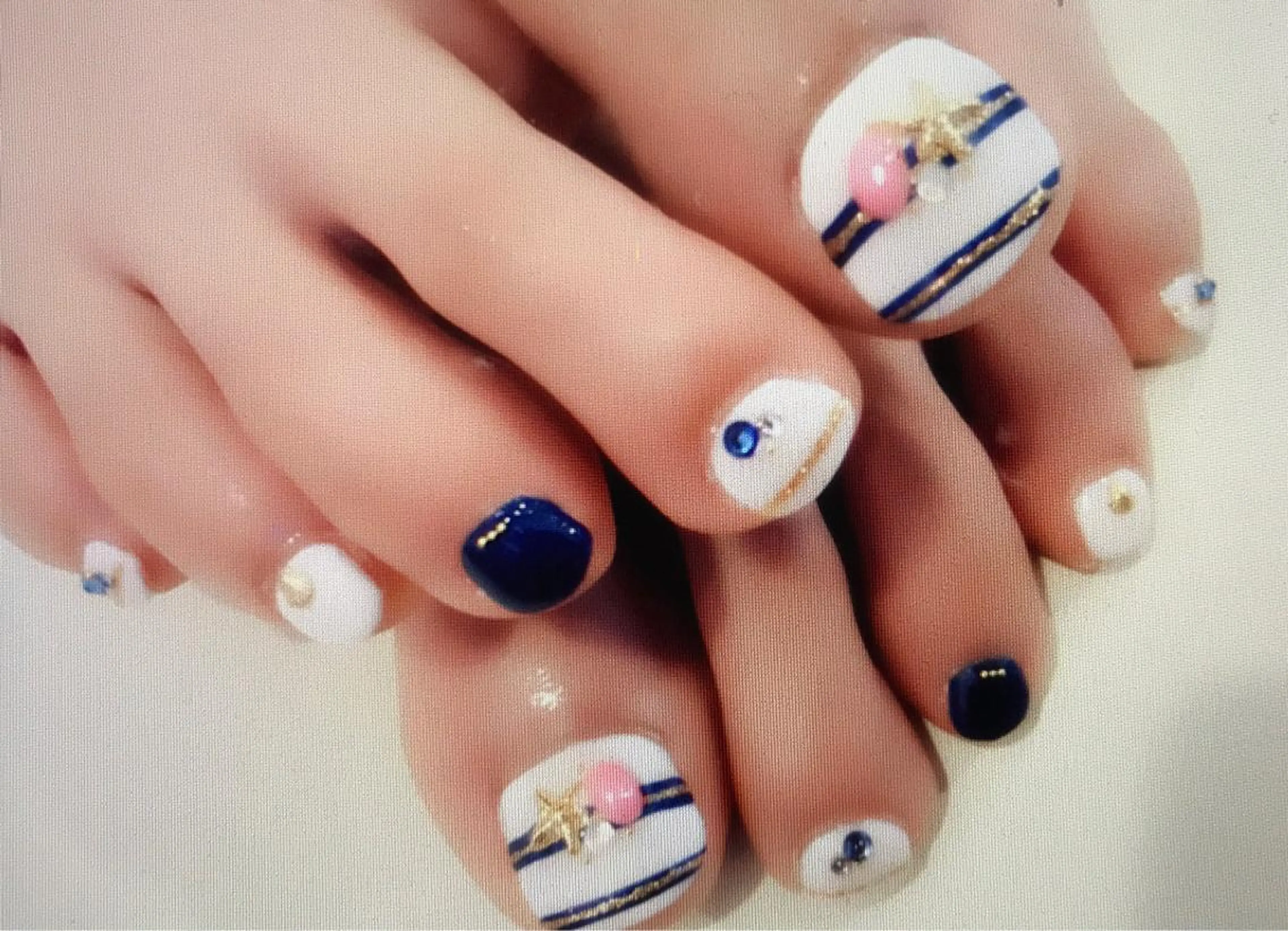 ネイル アートネイル ストーンネイル ネイル/耳つぼ /新ホワイトニングのネイルデザイン