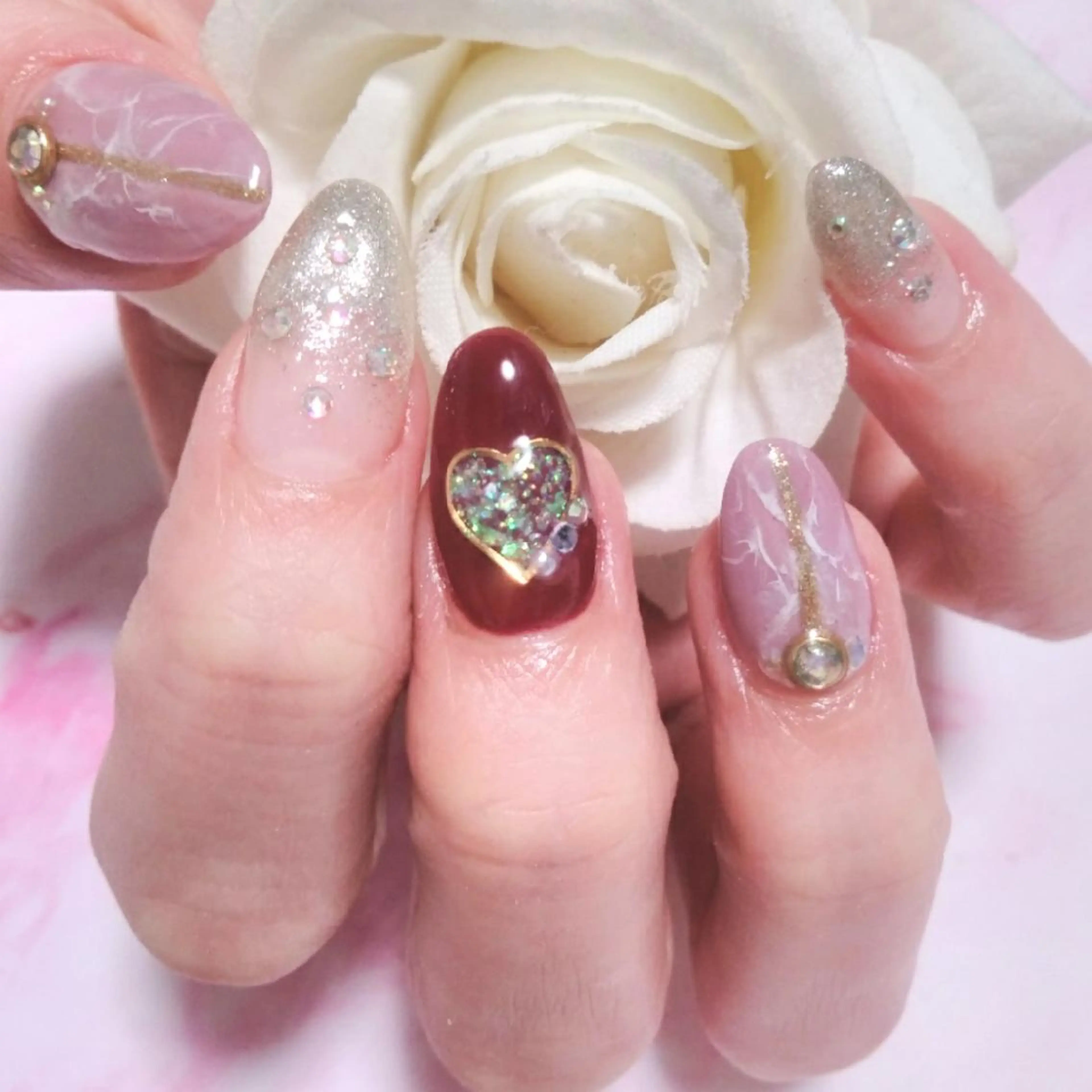 ネイル エステとネイル ローズコンフォートのネイルデザイン