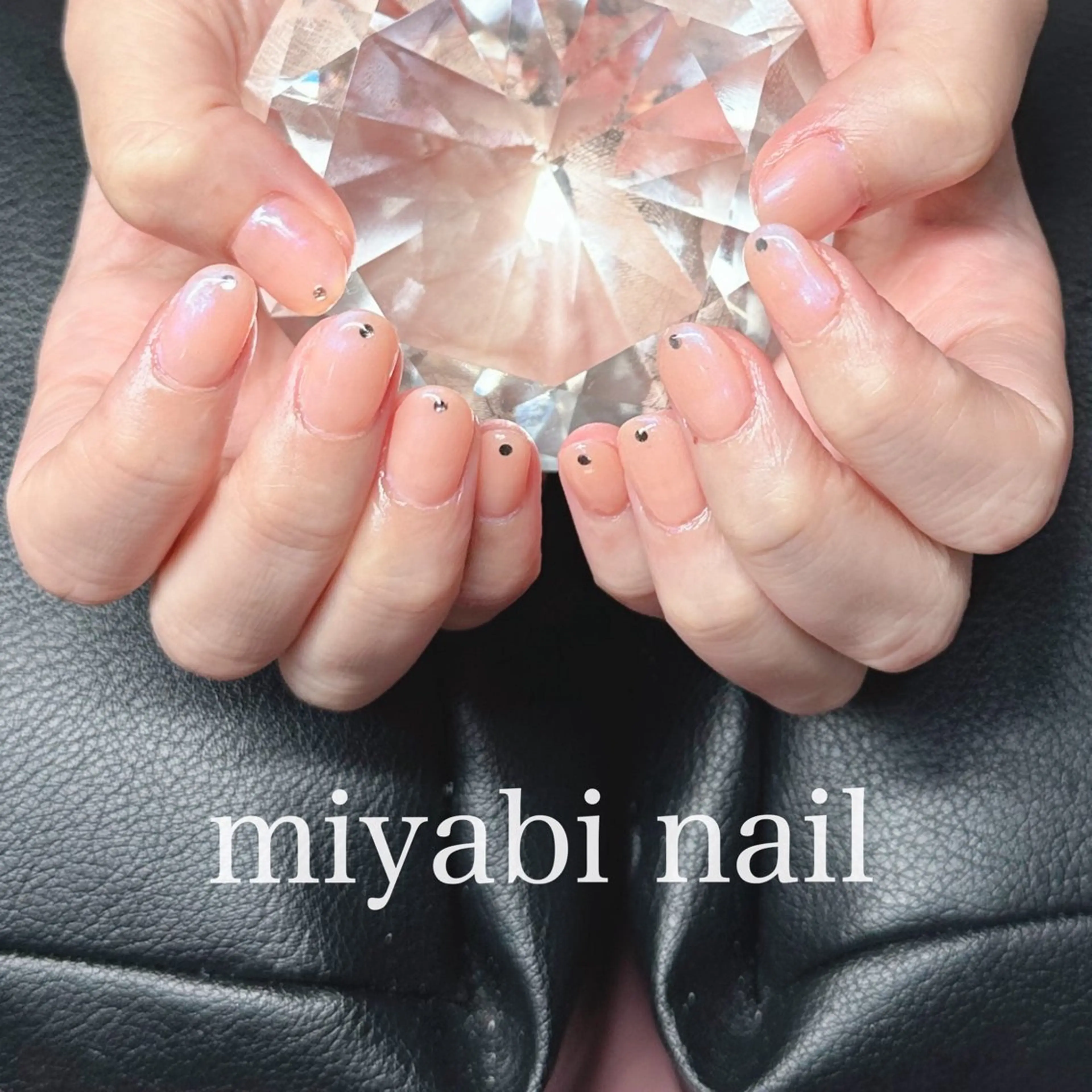 ネイル 持ち込み オレンジ ショートネイル ストーンネイル ハンドネイル miyabi nail 桂川駅近くのネイルデザイン