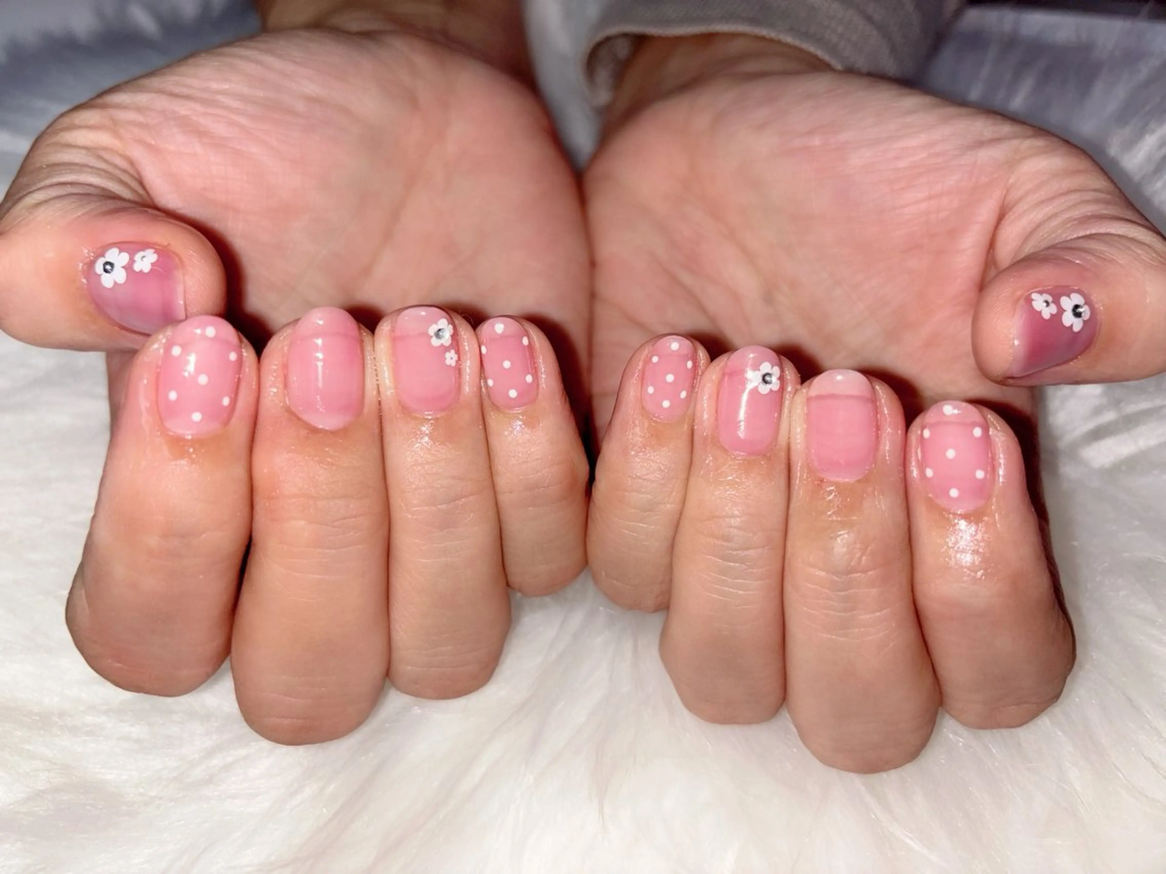 ネイル ドット フラワーネイル ジェルネイル オフィスネイル ピンク M Hのネイルデザイン