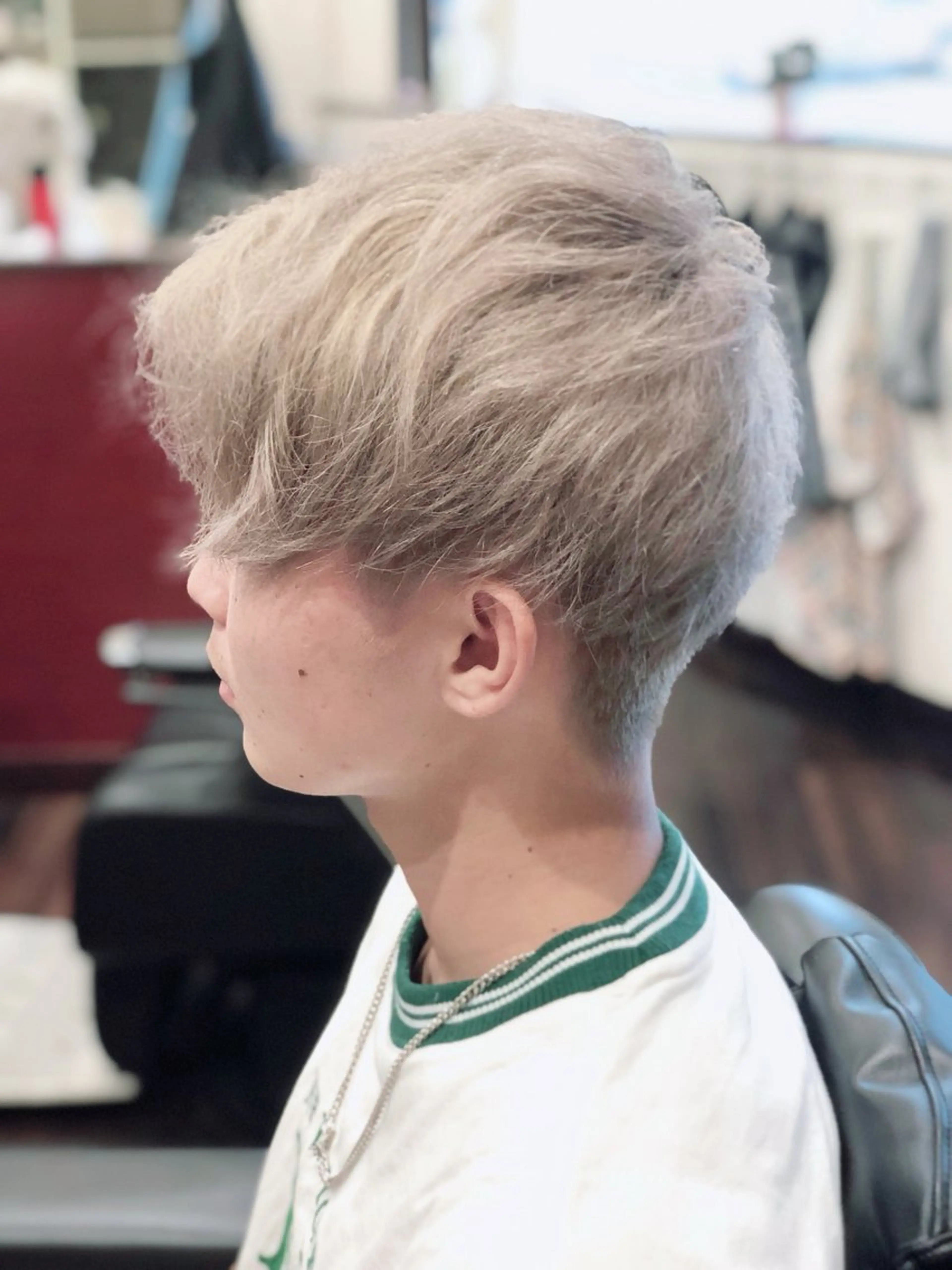 ショート カラー メンズ メンズブリーチ メンズハイトーン メンズ韓国風 マッシュ ブリーチ 早川 太貴のヘアスタイル