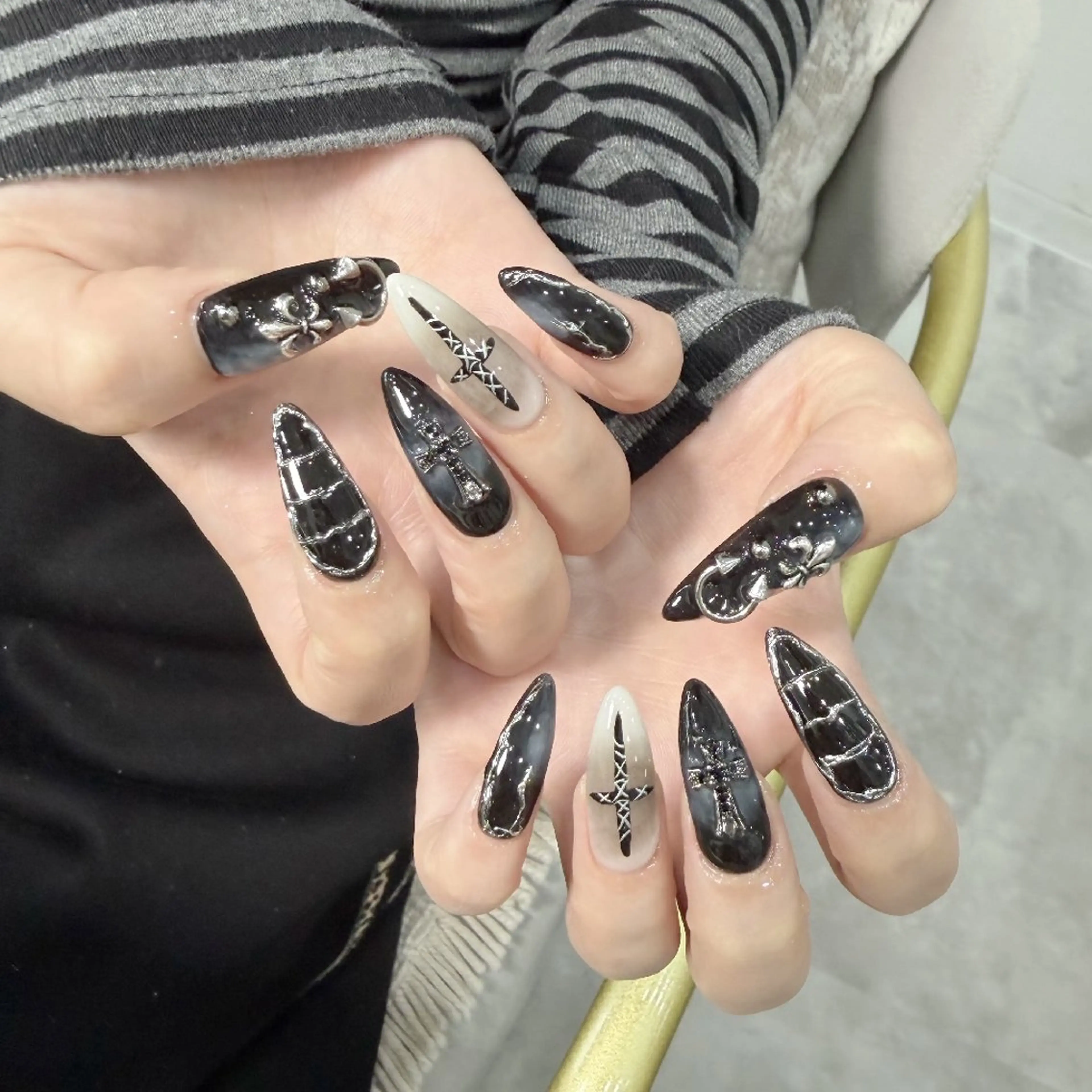 ネイル チークネイル フレンチネイル ジェルネイル ガーリー キラキラネイル ハンドネイル UM Nail Salonのネイルデザイン
