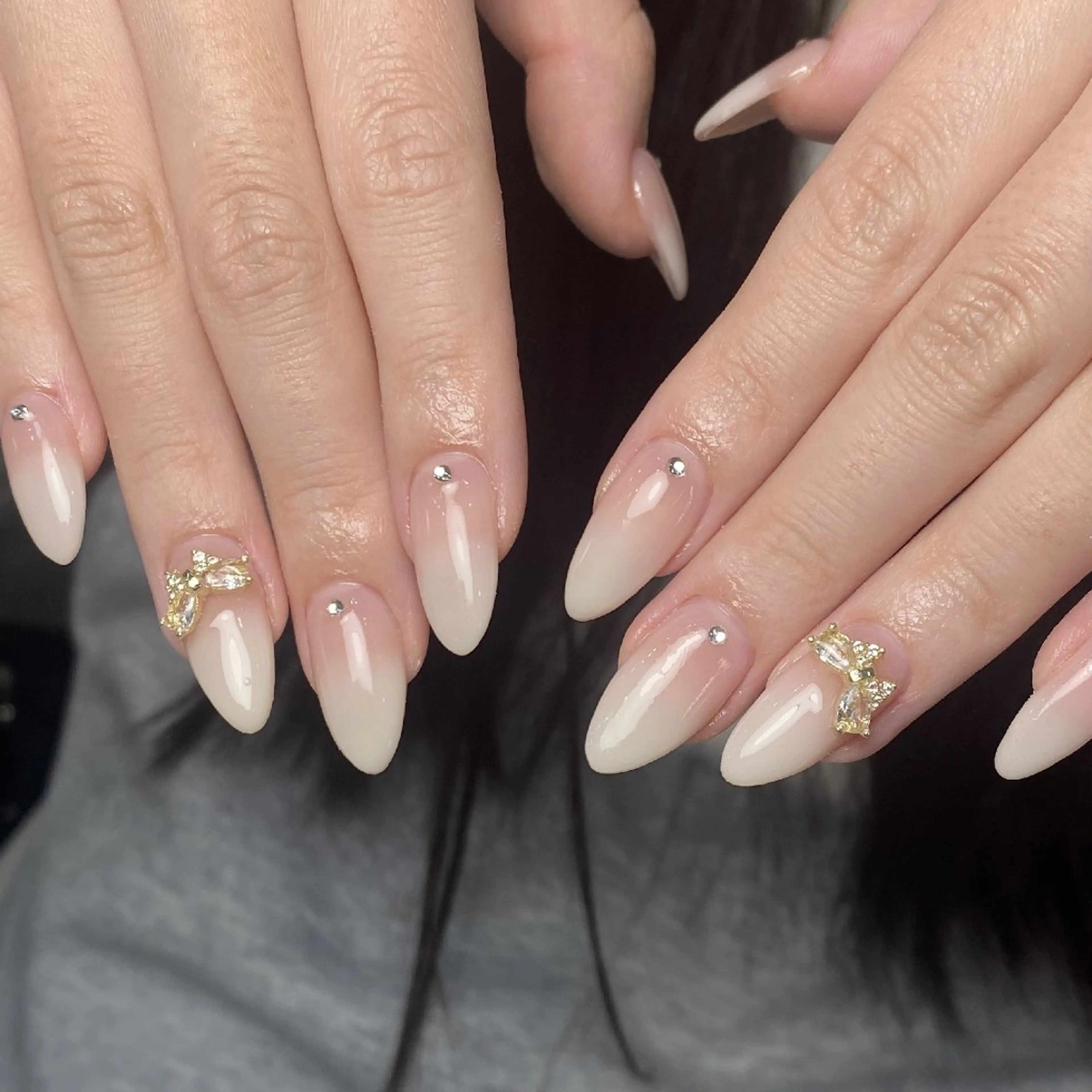 ネイル チークネイル フレンチネイル ジェルネイル ガーリー キラキラネイル ハンドネイル UM Nail Salonのネイルデザイン