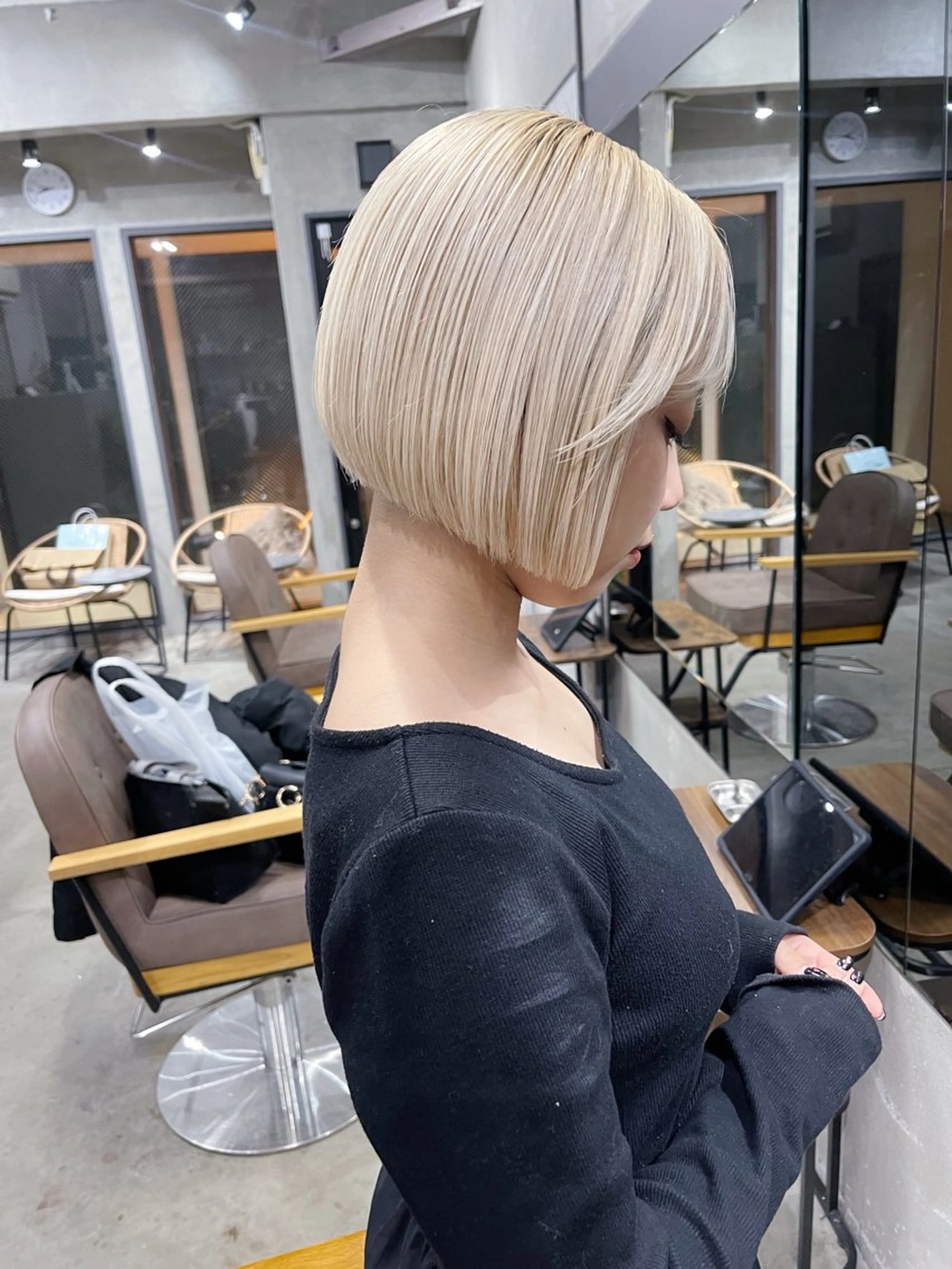 ミディアム カラー ベージュカラー ハイトーンカラー ハイトーンベージュ ミルクティーベージュ ヘアカラー トリートメント AiM 大名　似合わせカットのヘアスタイル