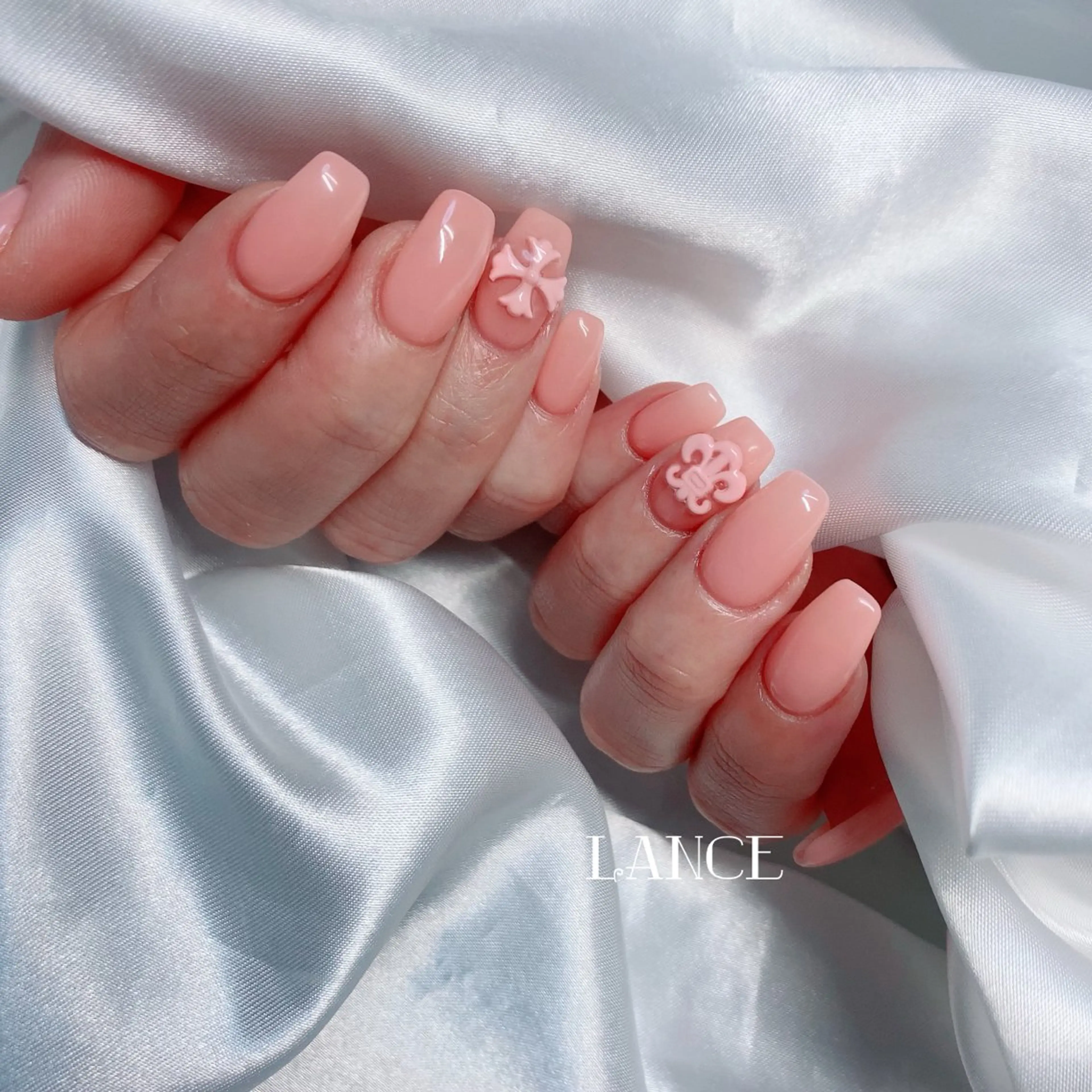 ネイル オーロラネイル フレンチネイル キラキラネイル 韓国ネイル ピンク Lance nailのネイルデザイン