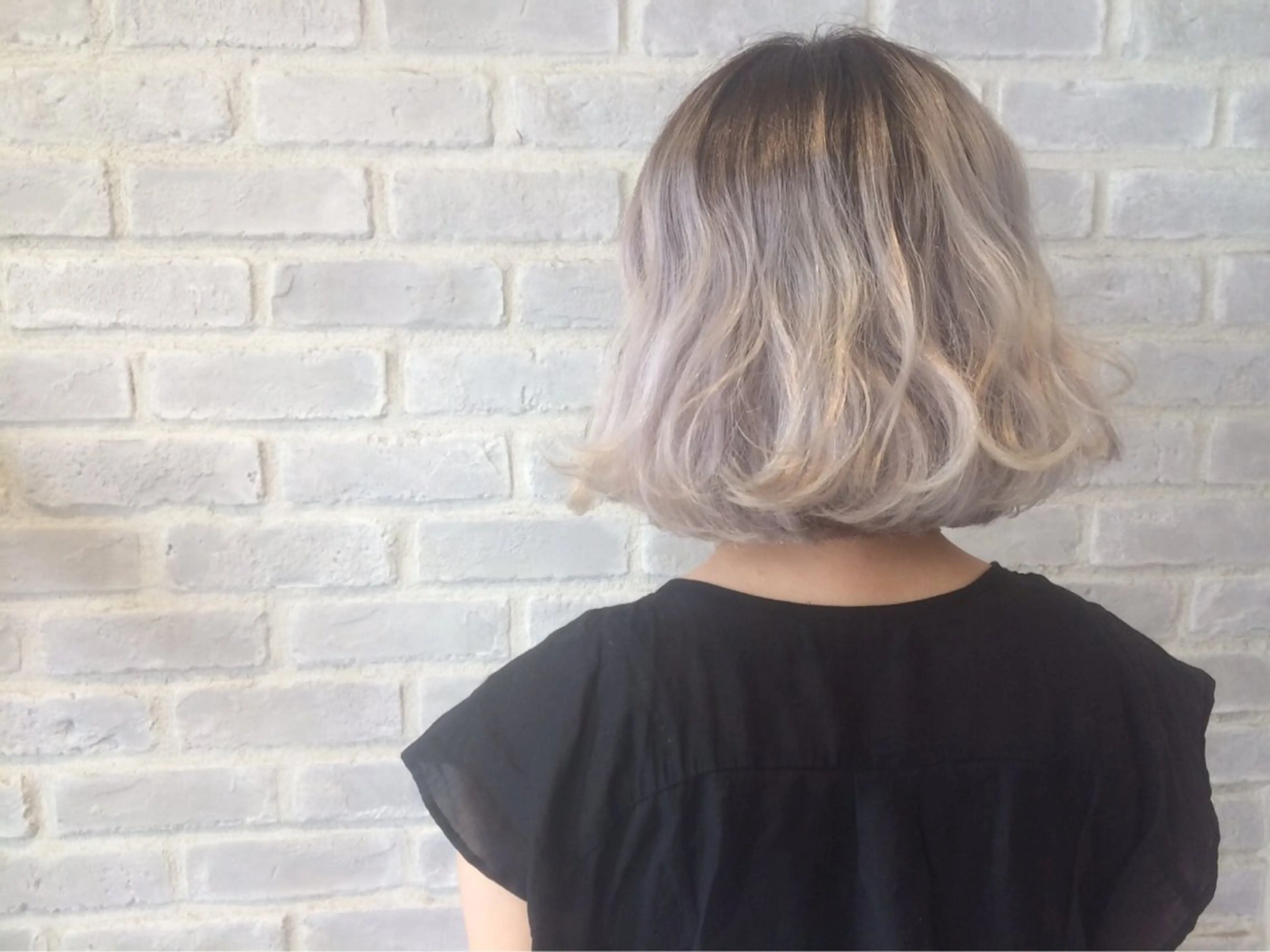 【ブリーチ込み】ルーツカラー+ケアブリーチ+フルカラー+カット+1stepトリートメントの写真