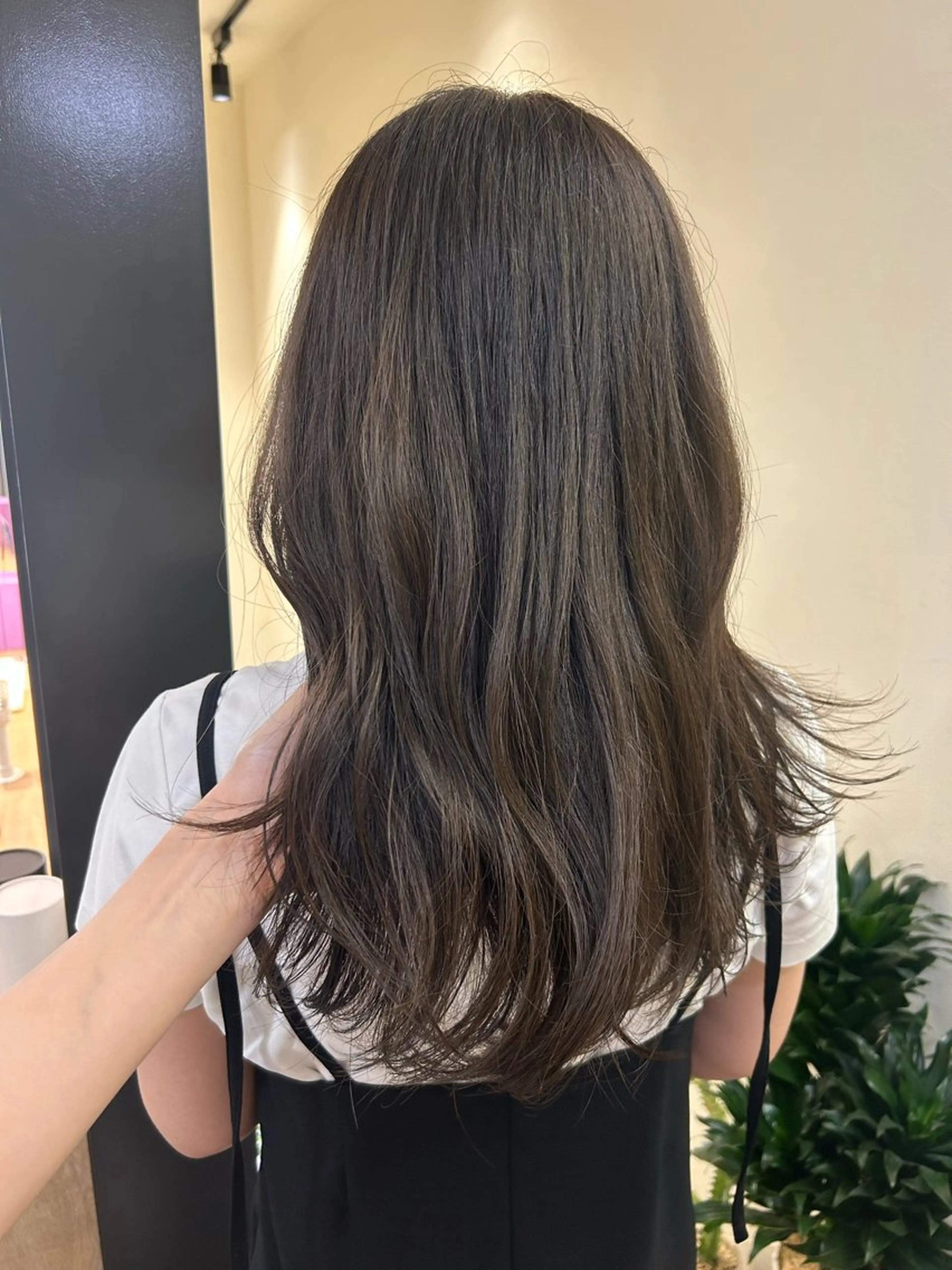 ロング カラー 透明感カラー グレージュ hub hair レイヤー/透明感のヘアスタイル