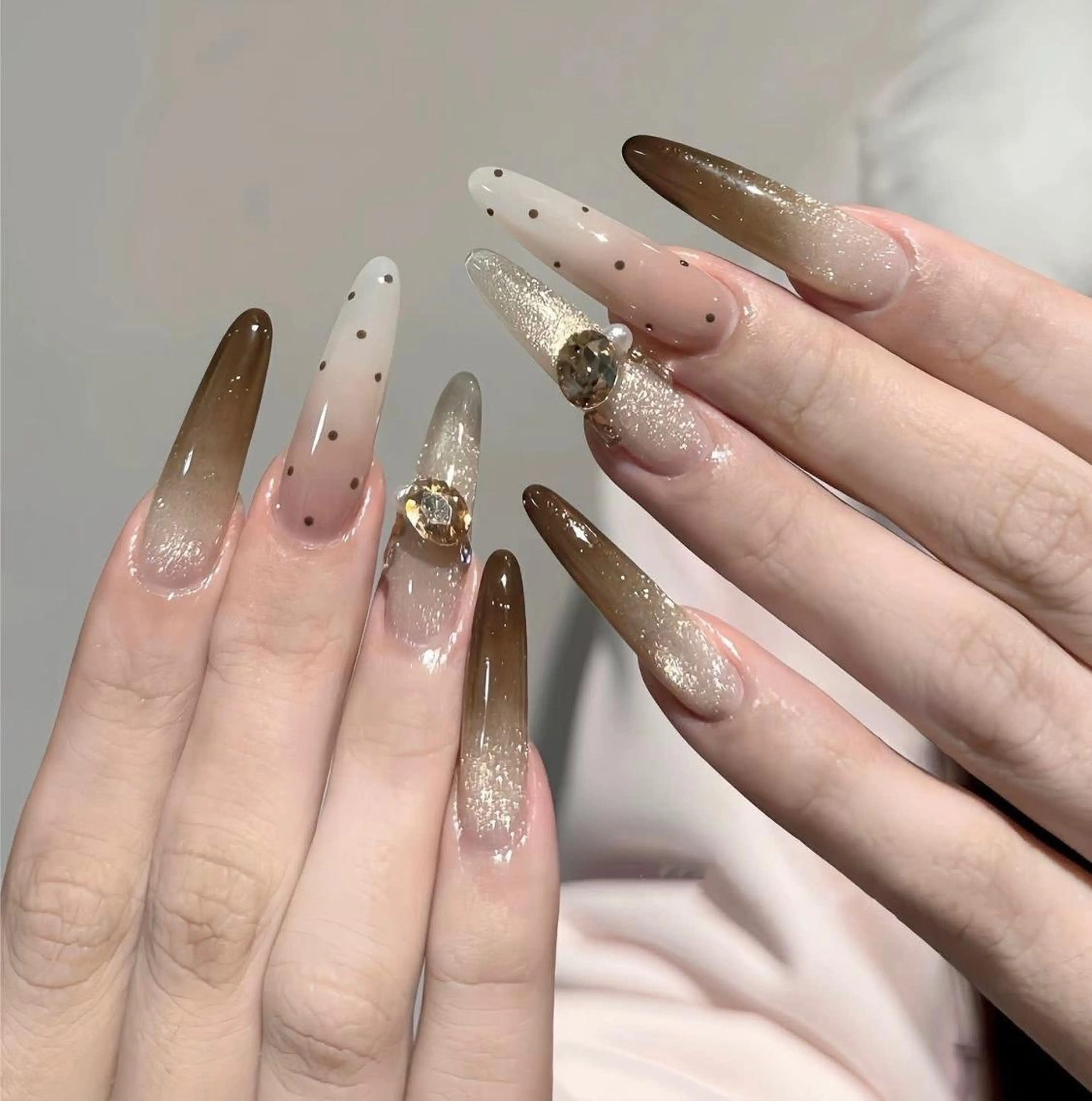 ロング カラー ブルーカラー グラデーションカラー ピンクカラー 韓国風ヘア ハンドネイル Bling Salonのネイルデザイン