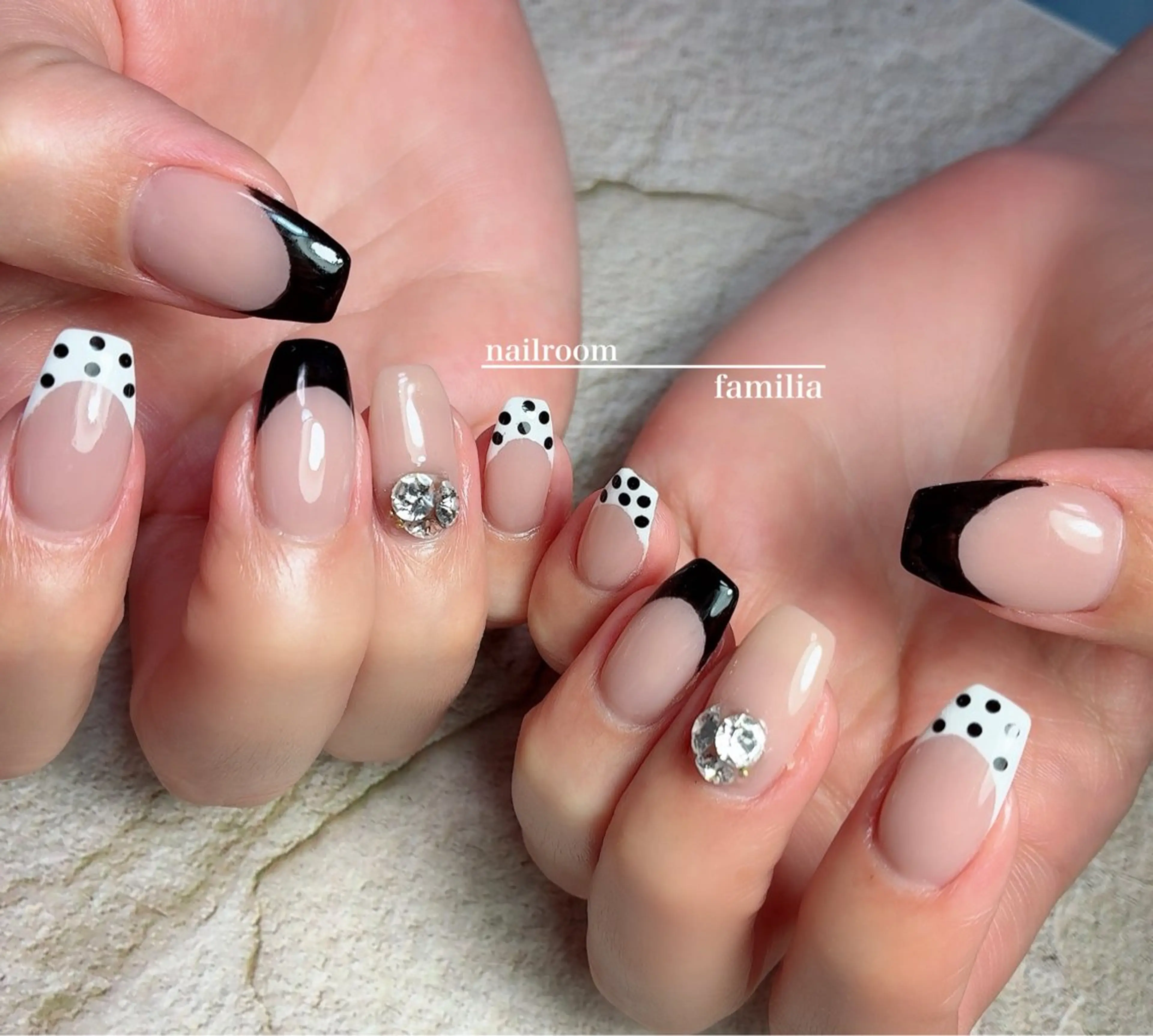 ネイル ドット フレンチネイル ハンドネイル -nailroom- familiaのネイルデザイン