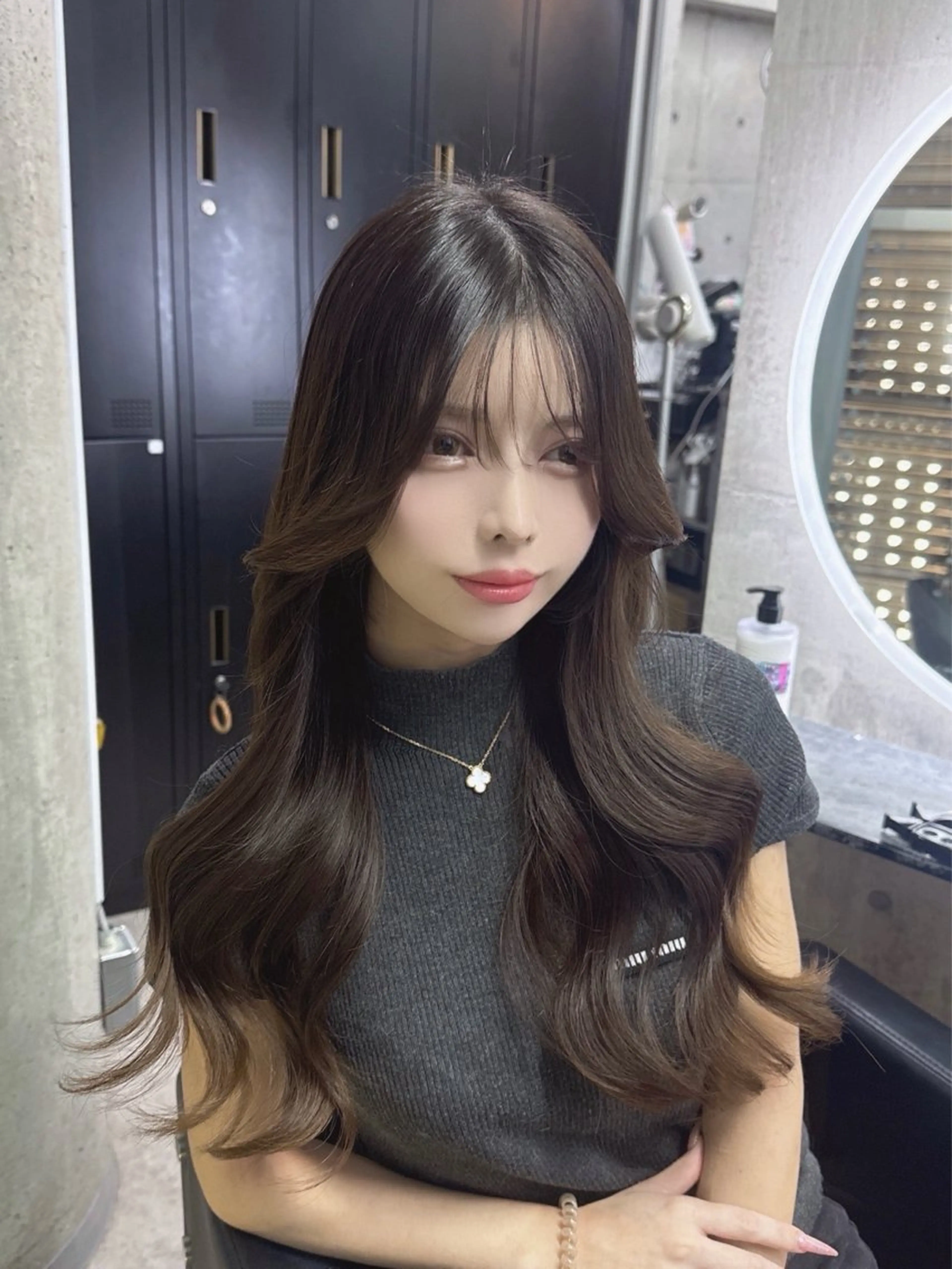 ロング カラー ヘアアレンジ ベージュカラー ブリーチ ブラウンカラー ダブルカラー グレージュ カット ヘアカラー トリートメント なな 顔周りカット /シールエクステのヘアスタイル