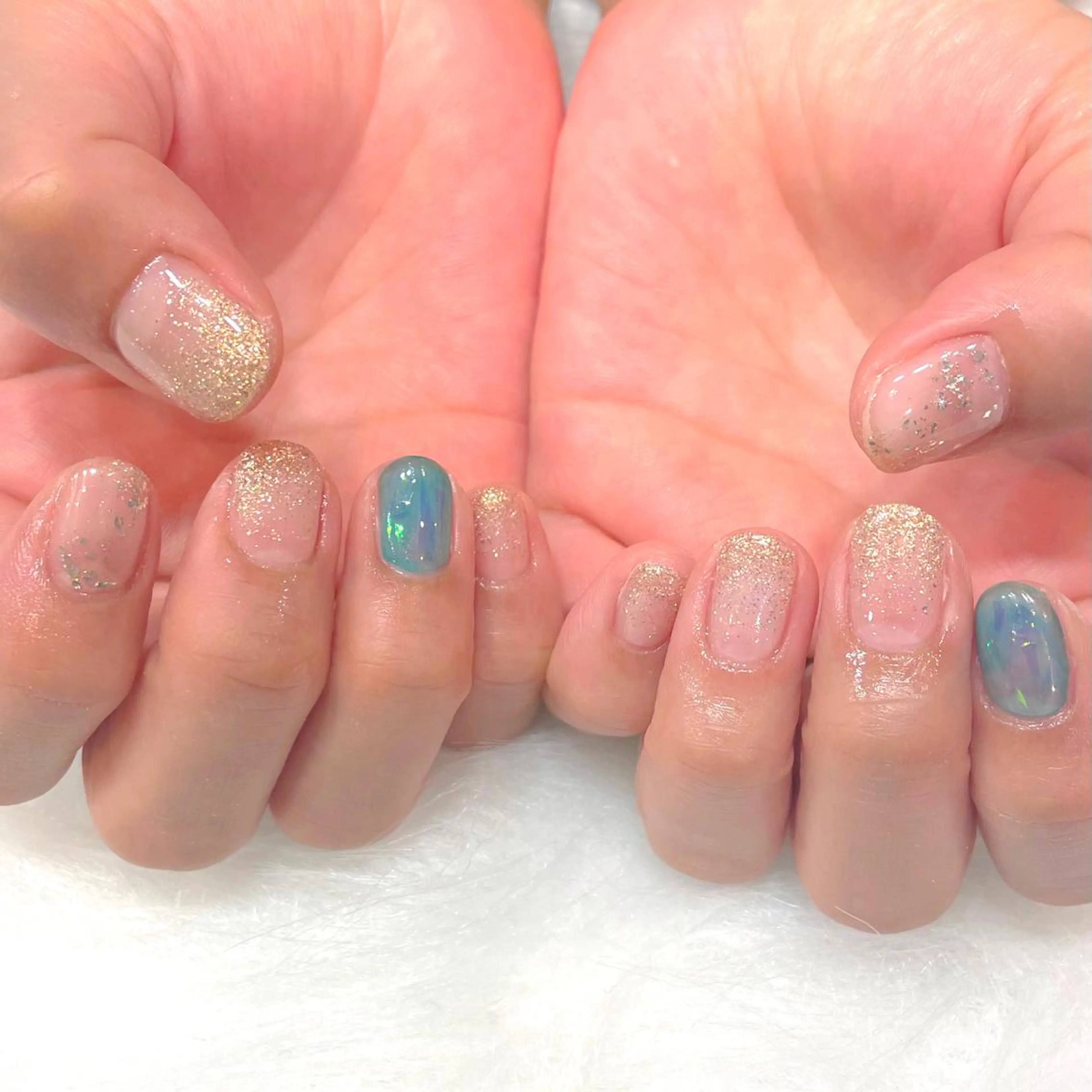 ネイル アートネイル オーロラネイル グラデーション ラメ(グリッター) ラメグラデーション MADDYNAILS ✴︎柏痛ネイルのネイルデザイン