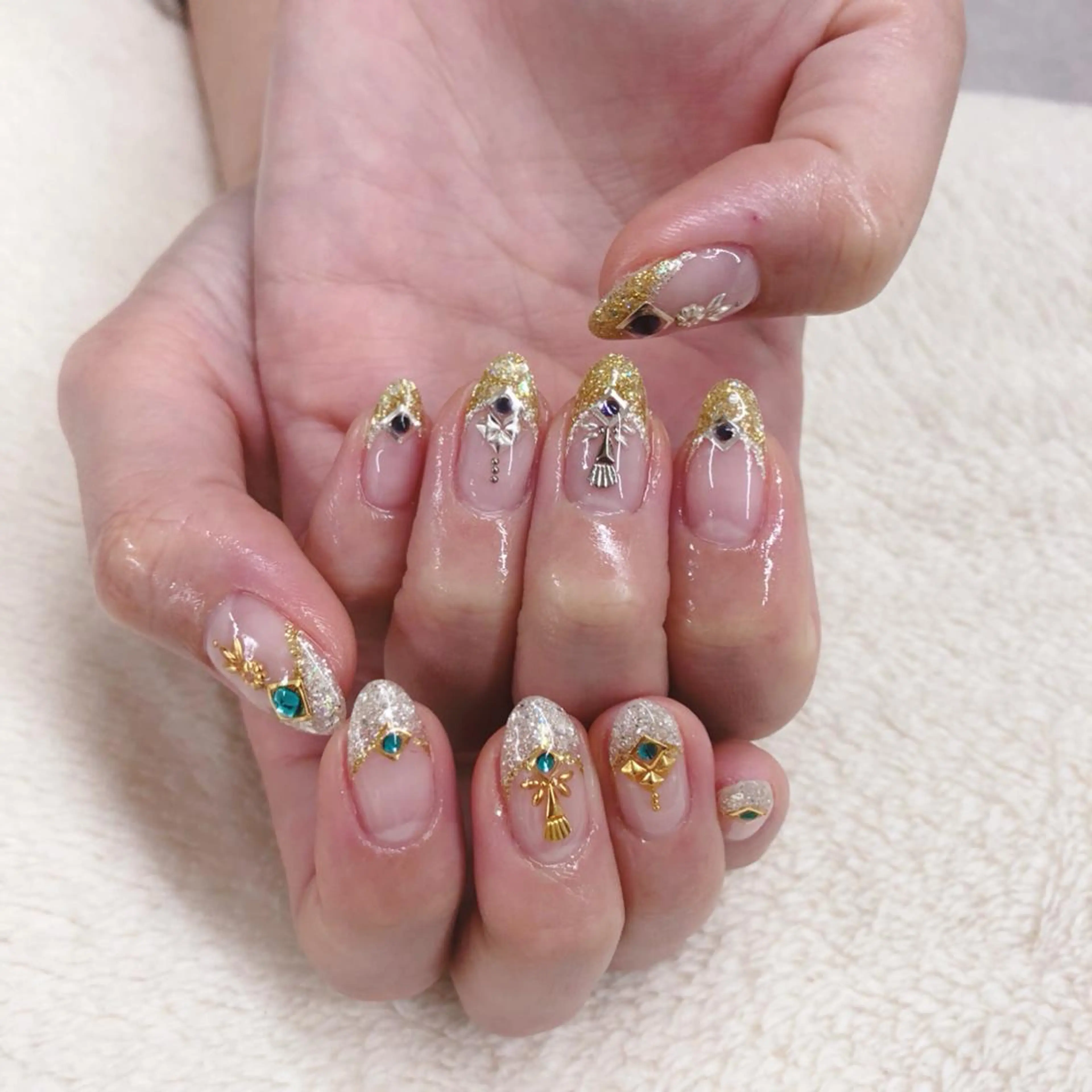 ネイル フレンチネイル キラキラネイル ハンドネイル MAYME所属・MAYME TAMAKIのネイルデザイン