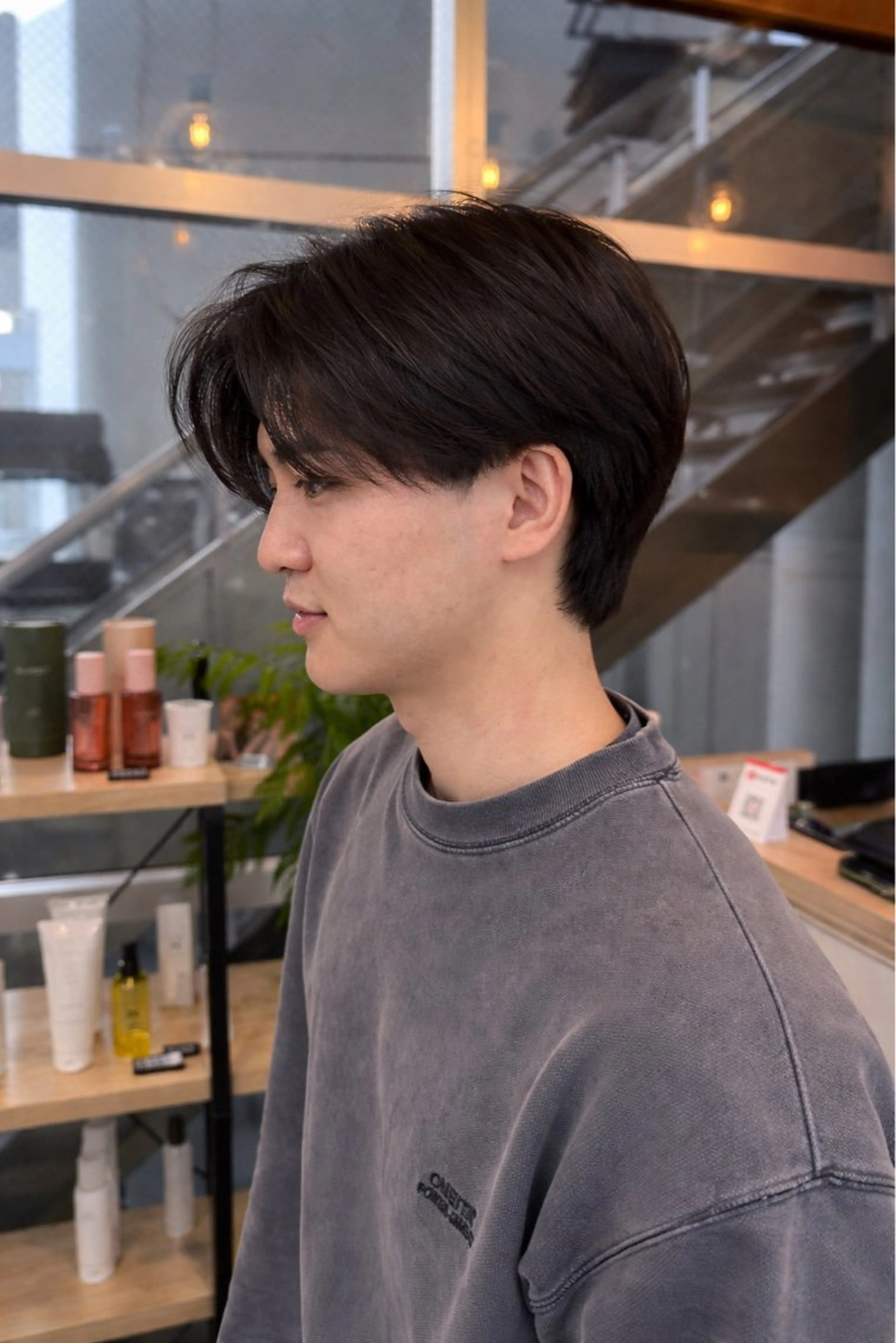 ショート メンズ センターパート ダウンパーマ フェザーパーマ メンズハイライト メンズ韓国風 藤崎百道メンズカット Zina/森井唯央のヘアスタイル