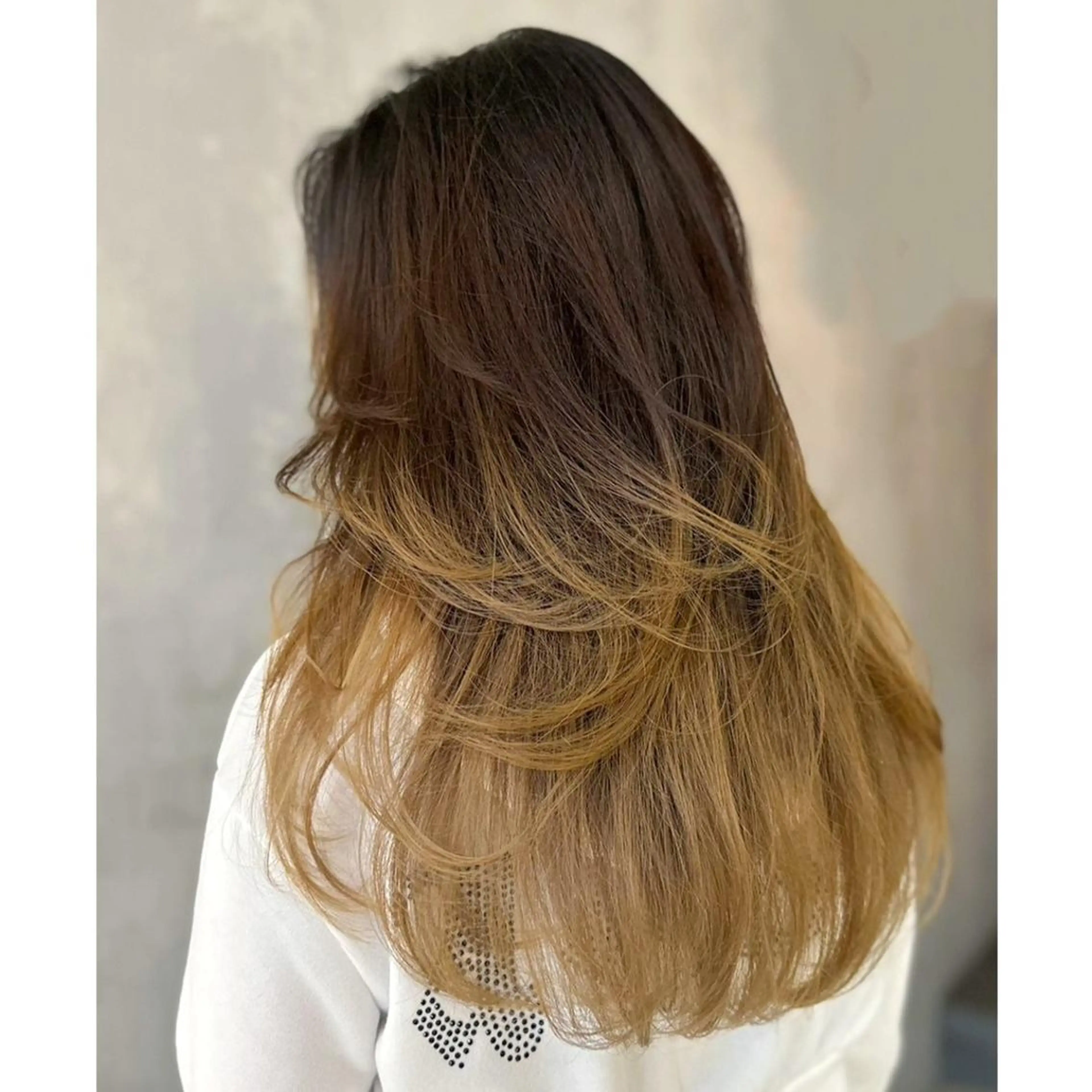 カラー ロング グラデーションカラー レイヤーカット ITbyALBUM 松戸のヘアスタイル