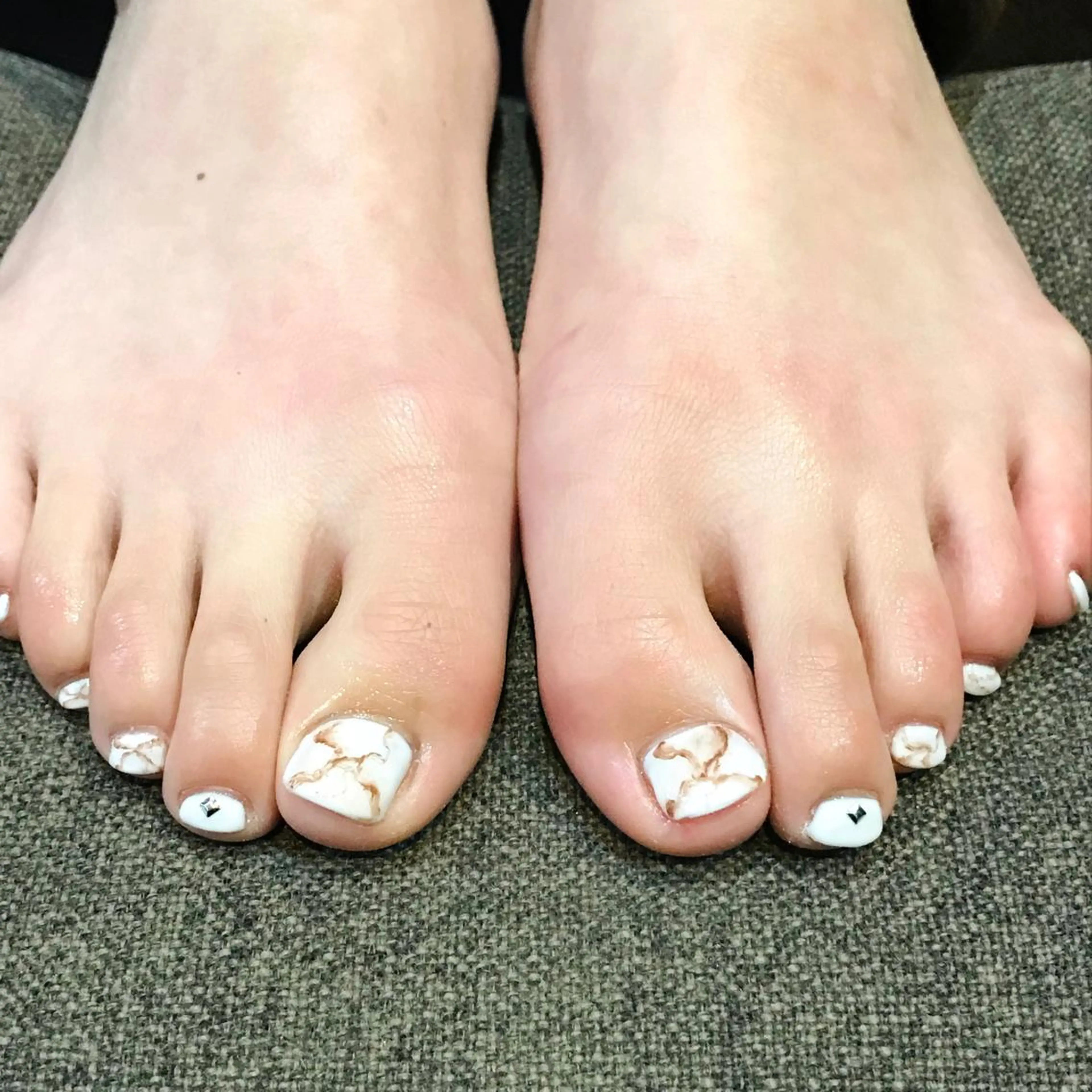 ネイル 大理石ネイル(マーブル) フットネイル VOGUE ×SWANのネイルデザイン