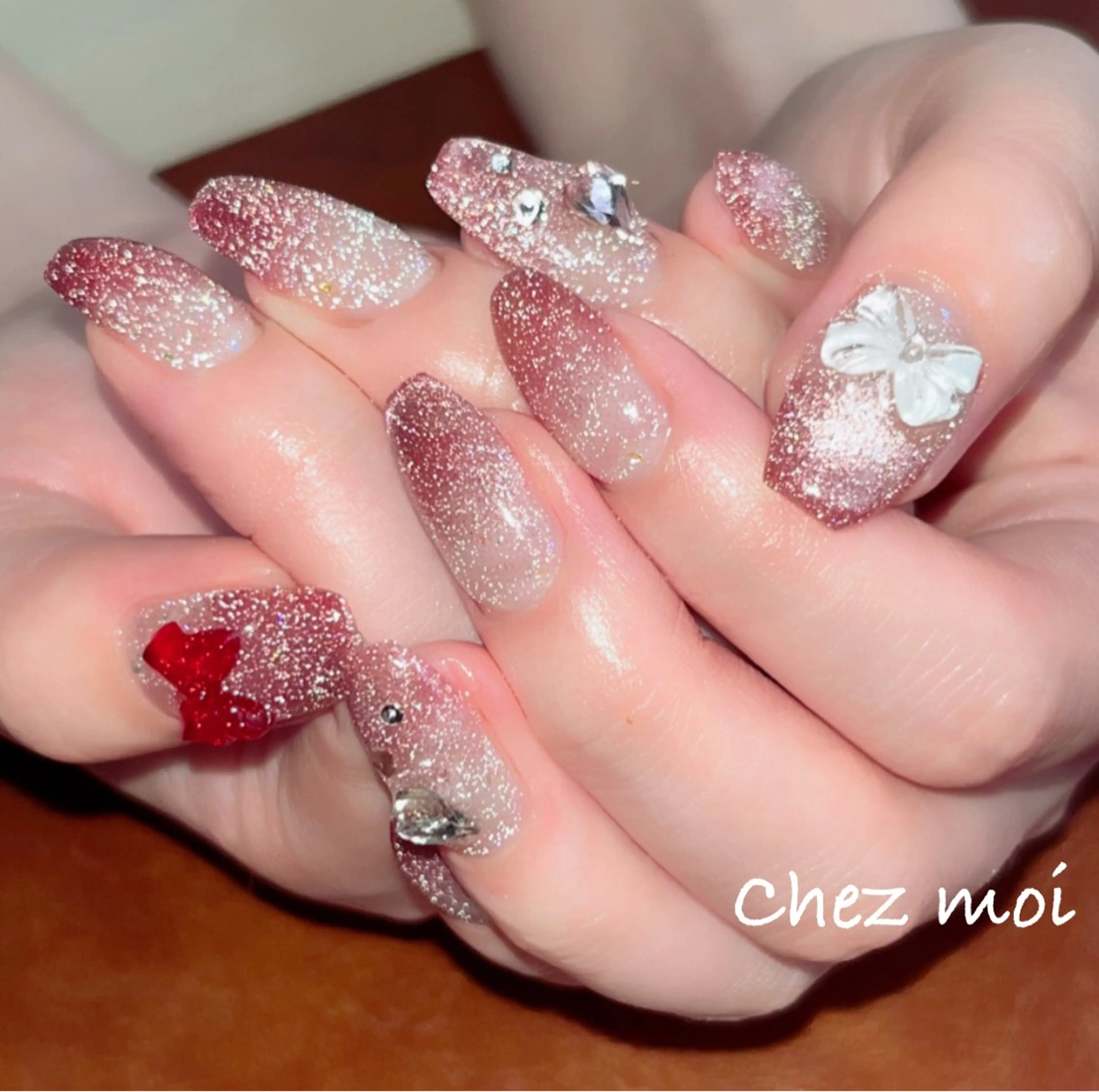 ネイル フラッシュネイル キラキラネイル ブライダルネイル 🔹Chez-moi 🔹mayuのネイルデザイン