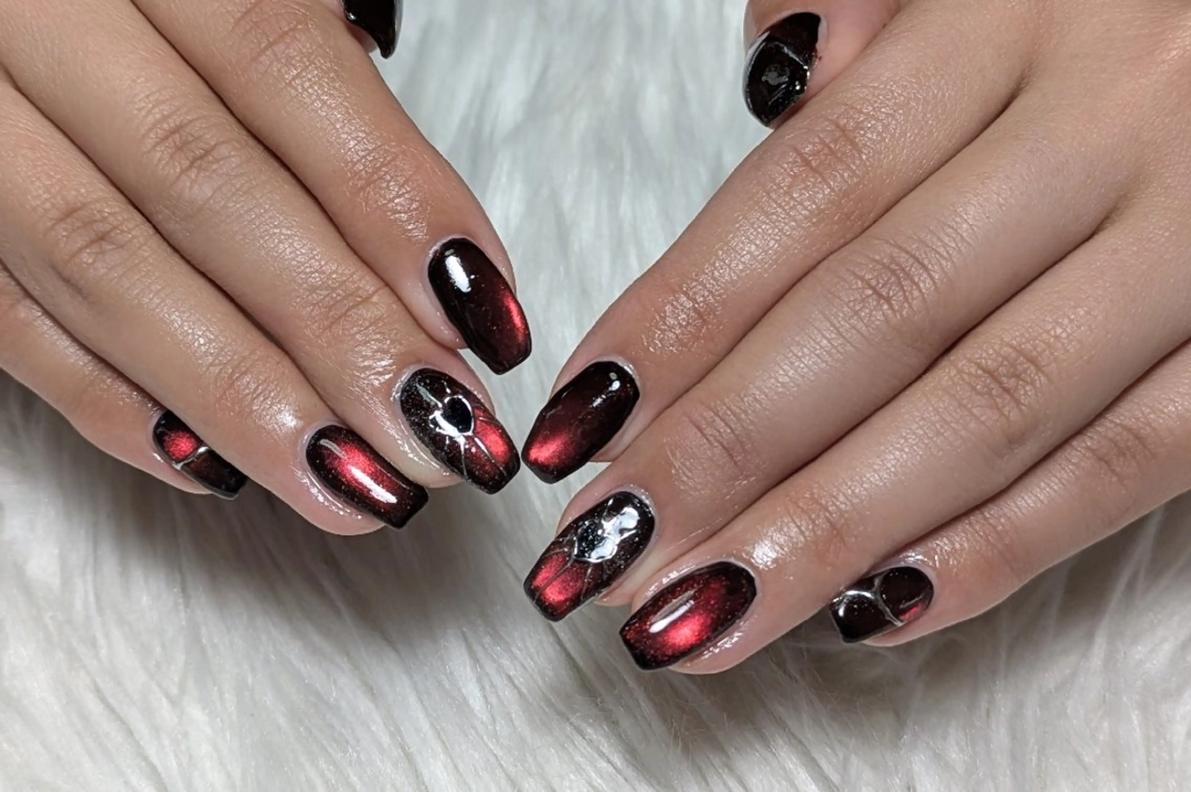 ネイル マグネットネイル 赤色 シンプルネイル ハンドネイル m&pPrivate nailsalonのネイルデザイン