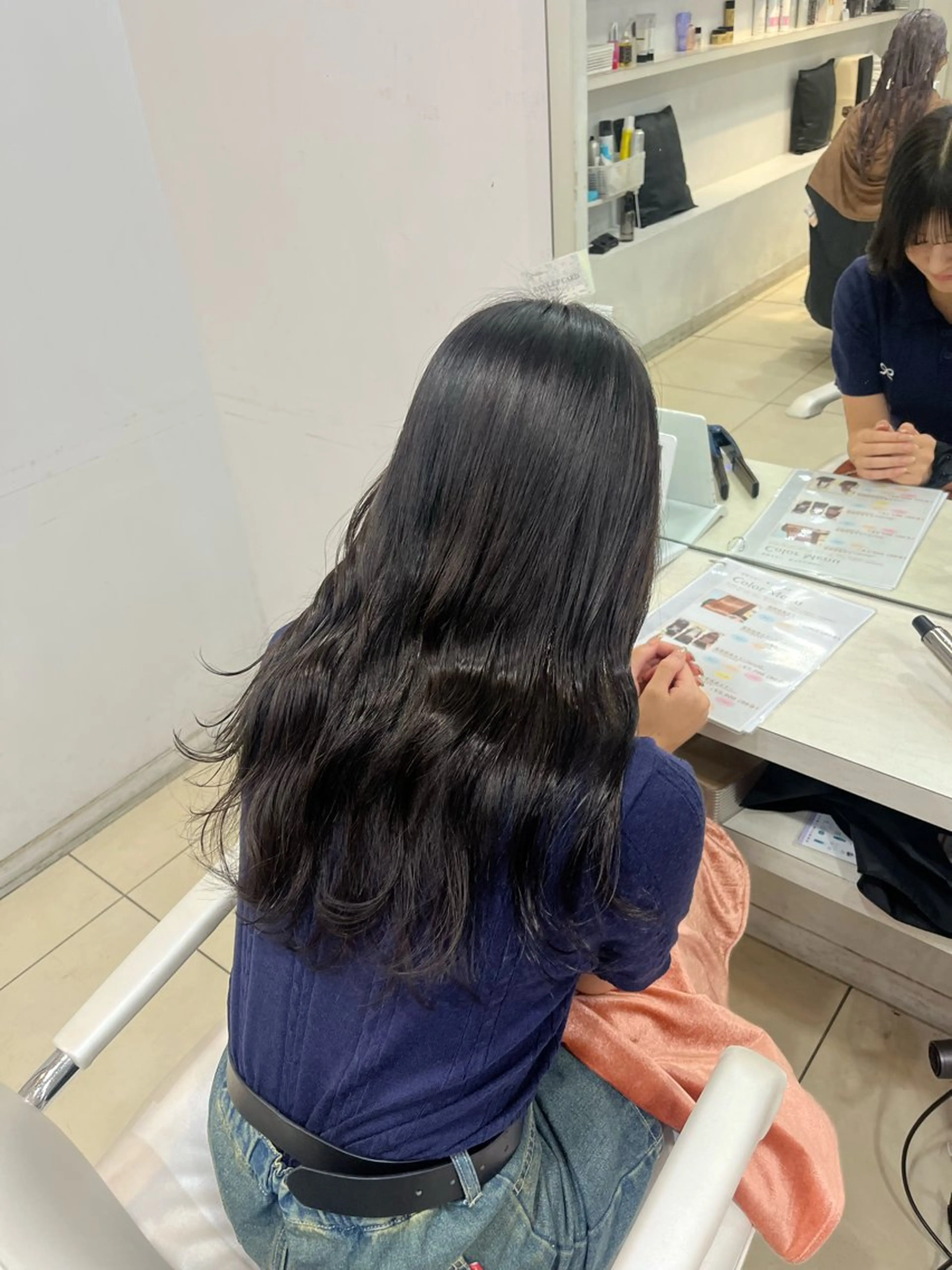 セミロング ヘアカラー トリートメント 【髪質改善カラー】 あむ·. ⟡ 🖤のヘアスタイル