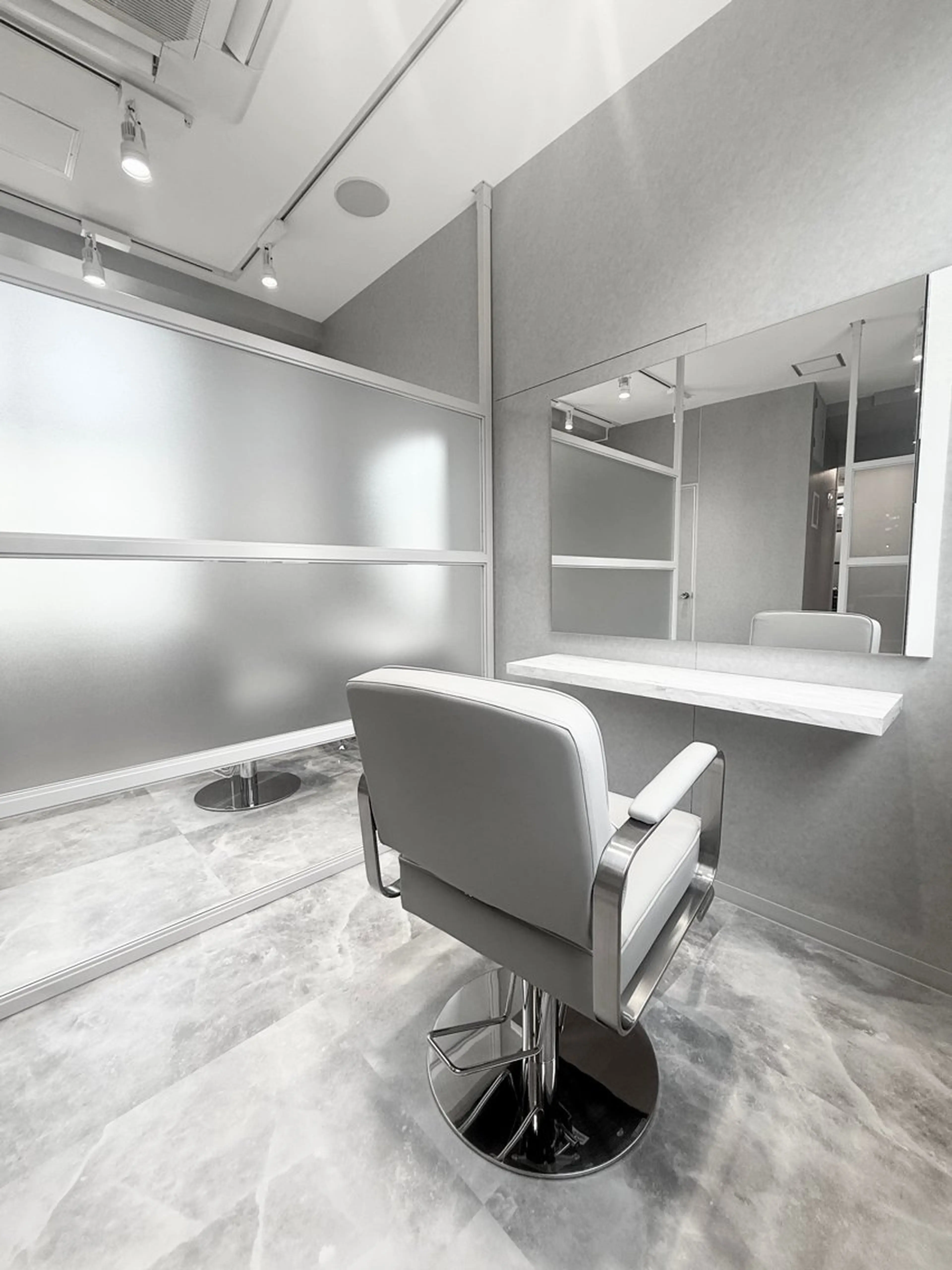 骨格補正カット+パーマ+髪再生トリートメント（oggiotto,BYKARTE）の写真