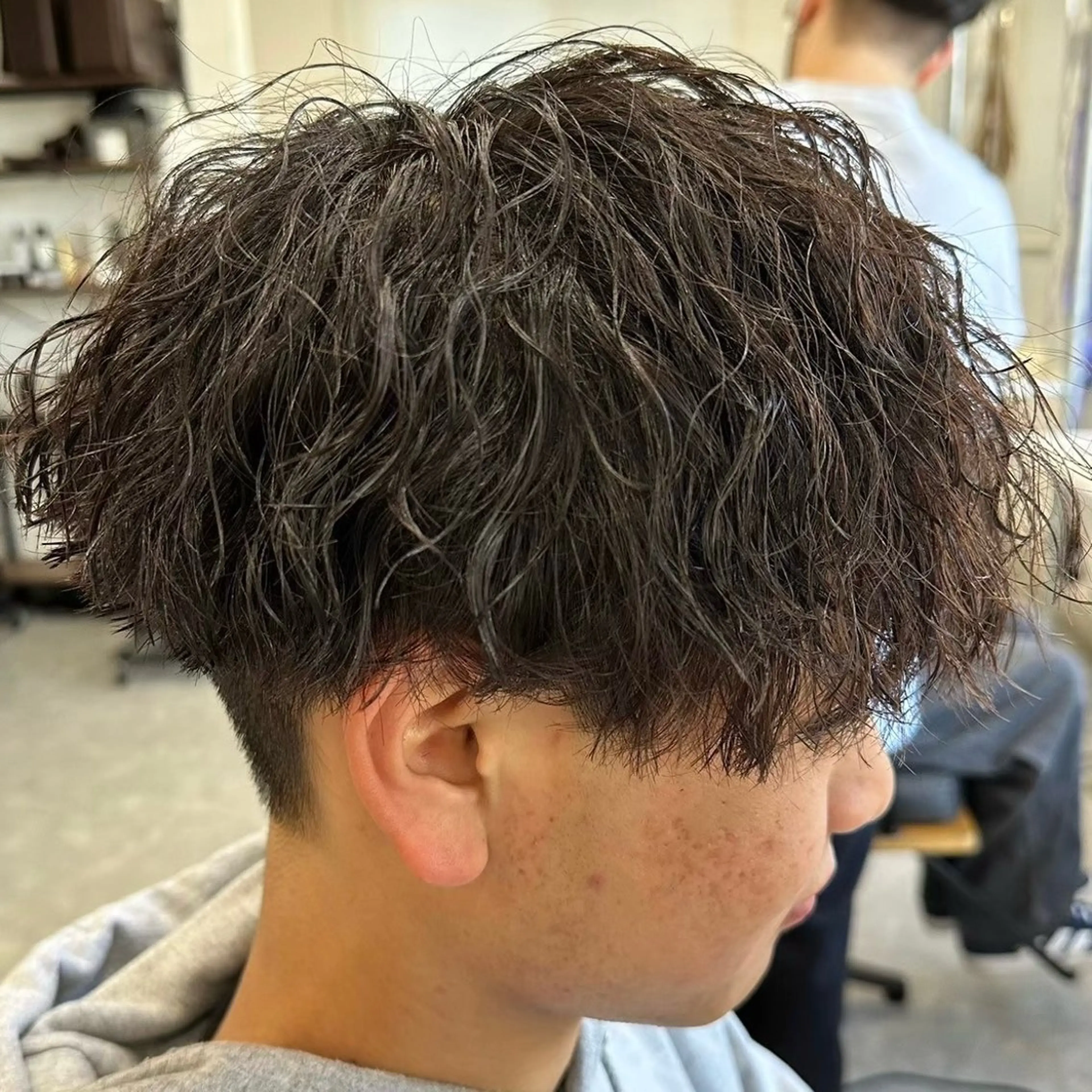 ミディアム パーマ メンズ ミディアムパーマ メンズパーマ メンズツイストパーマ ツイストスパイラルパーマ スパイラルパーマ メンズパーマ WATARUのヘアスタイル