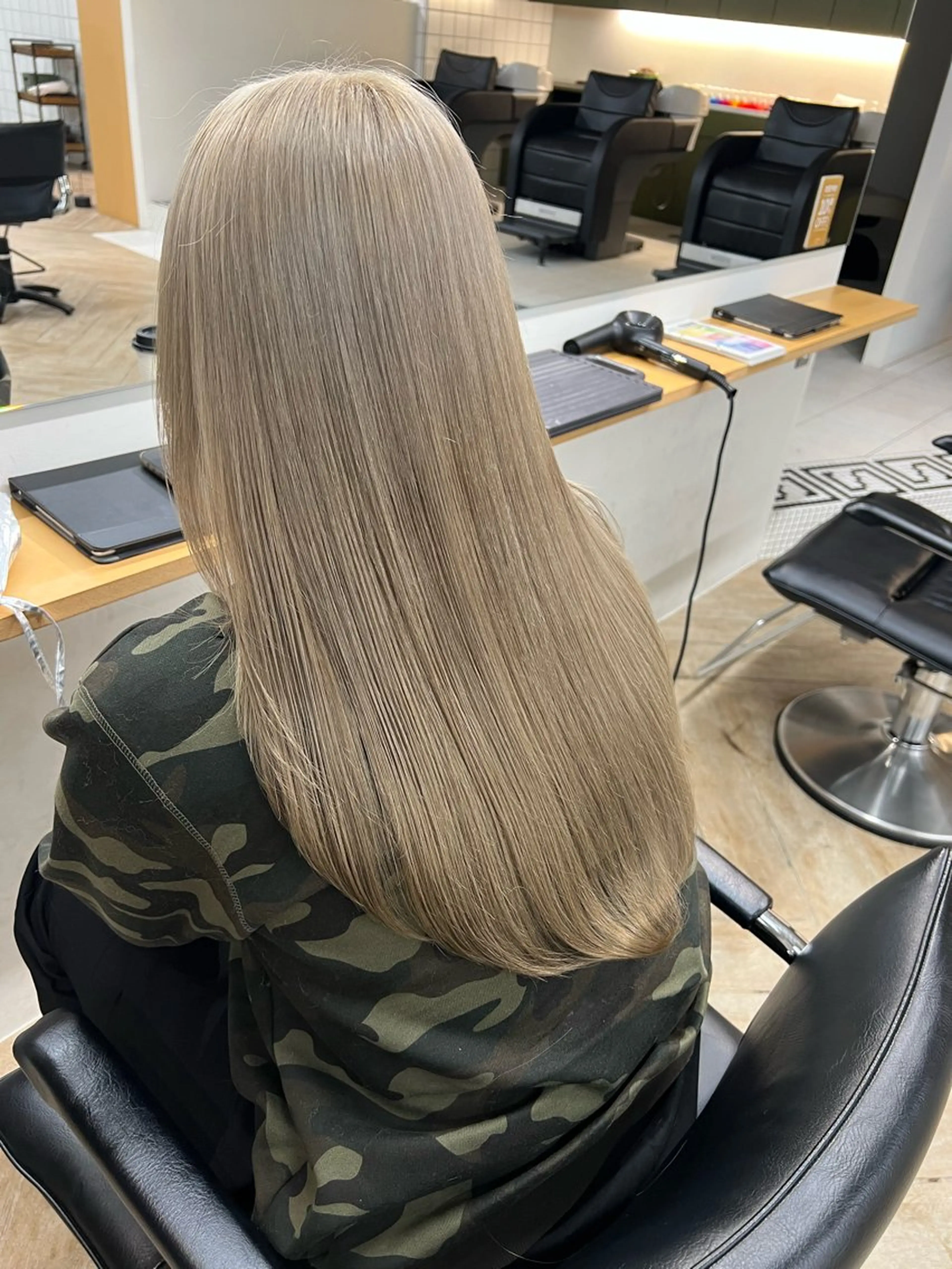 ロング カラー ヘアカラー トリートメント ベージュ/髪質改善 新潟/万代/井上佑のヘアスタイル