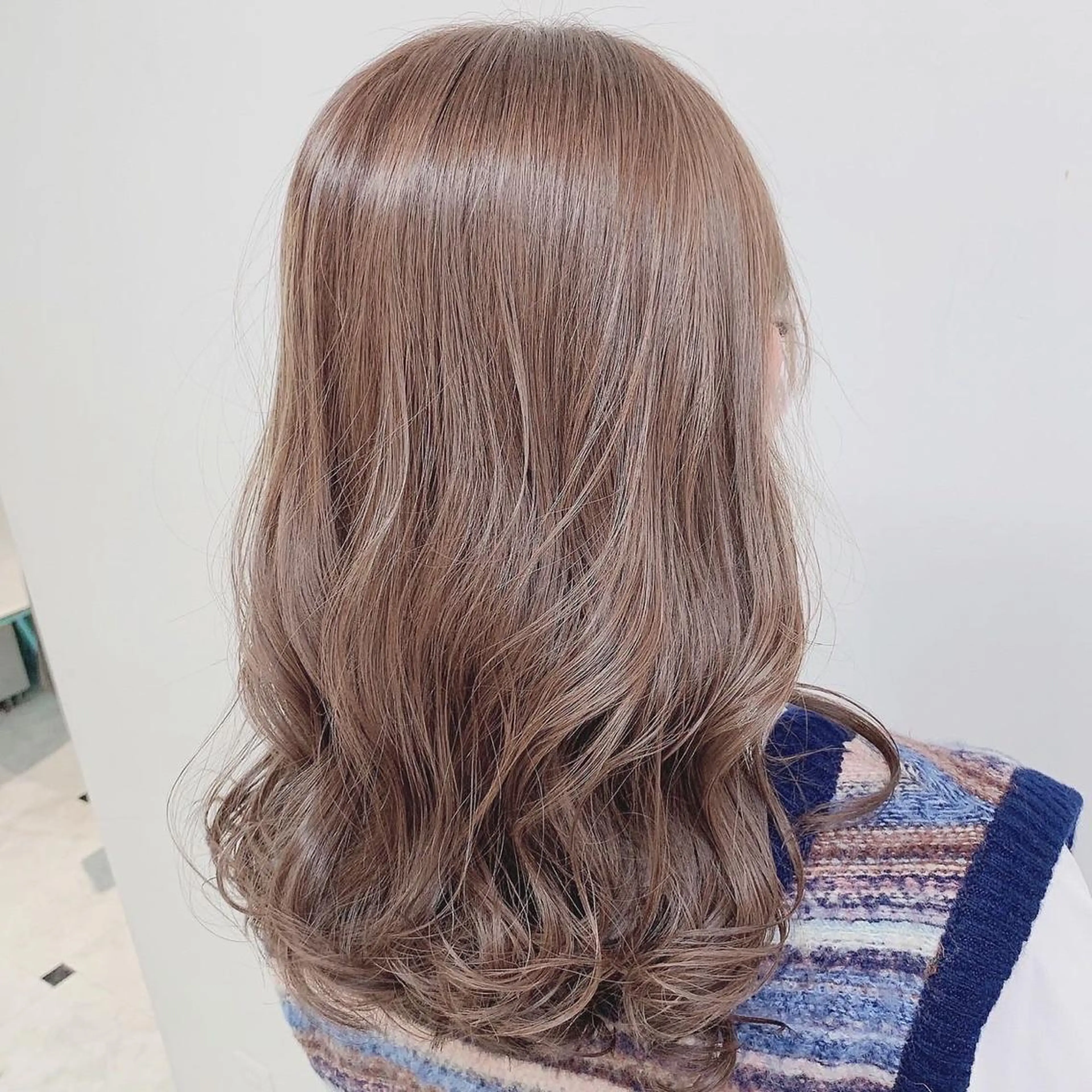 セミロング カラー 🪄池袋ハイトーン 🪄ブリーチカラーのヘアスタイル