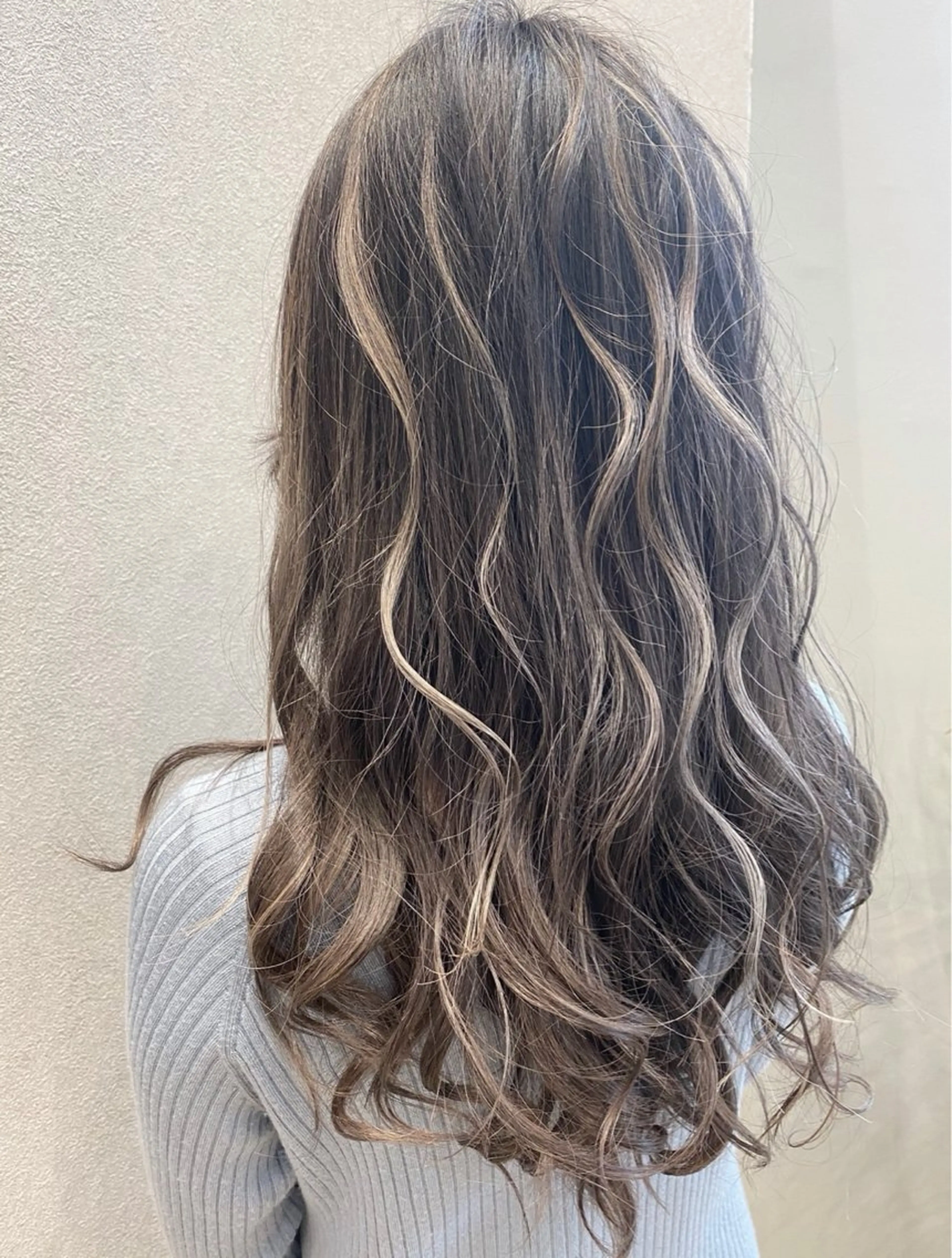 ロング ハイライト 守永 紀彦のヘアスタイル