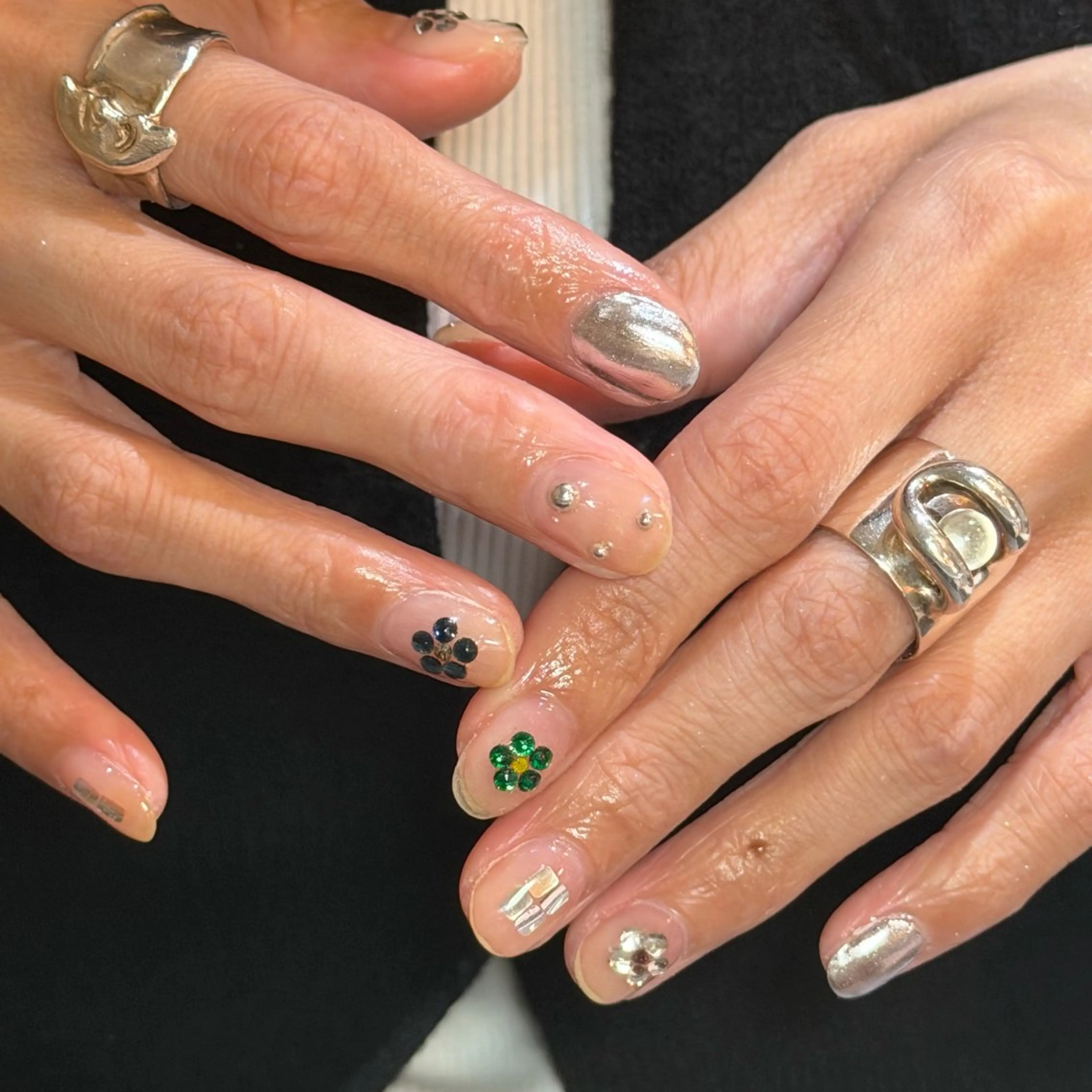 ネイル アートネイル クリアネイル ジェルネイル 持ち込み シルバー ハンドネイル Nail mood デザイン持ち込みokのネイルデザイン