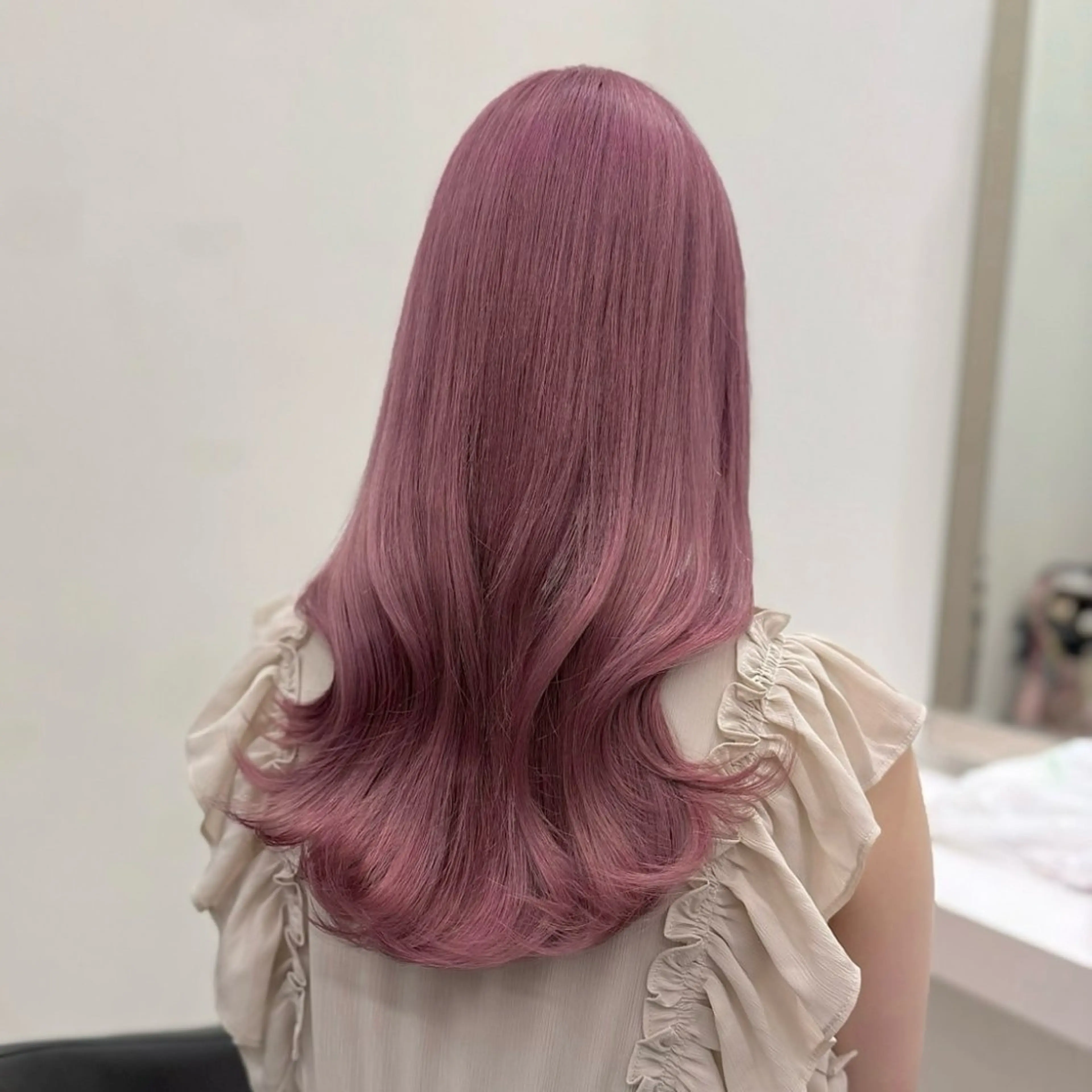 ロング カラー ブリーチ ラベンダーカラー ラベンダーピンク ピンクカラー トリートメント ハイトーンカラー💞 くるみ🎀のヘアスタイル