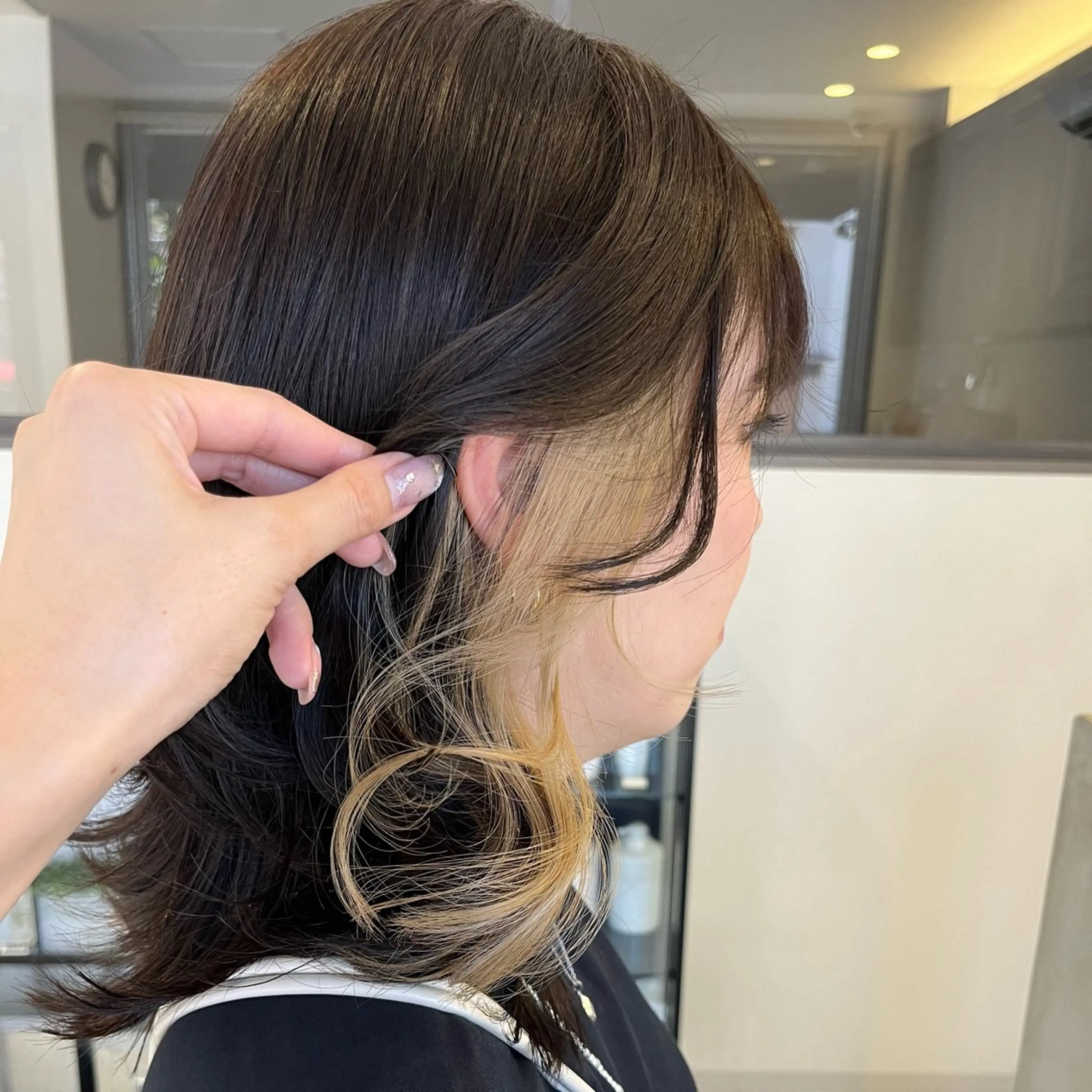セミロング 平居 リサのヘアスタイル