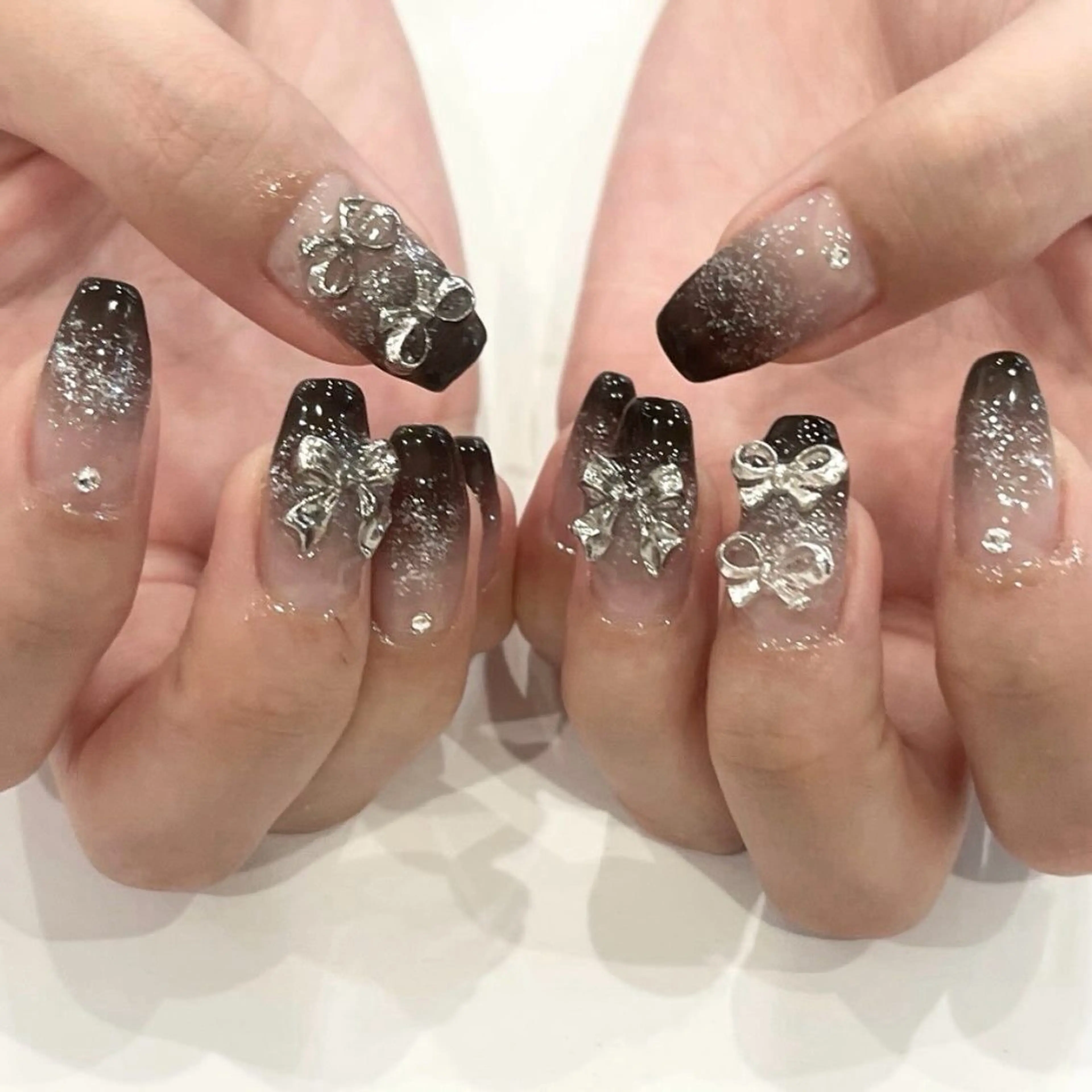 ネイル マグネットネイル ピンク ネイルチップ 冬ネイル Lee Nailsのネイルデザイン