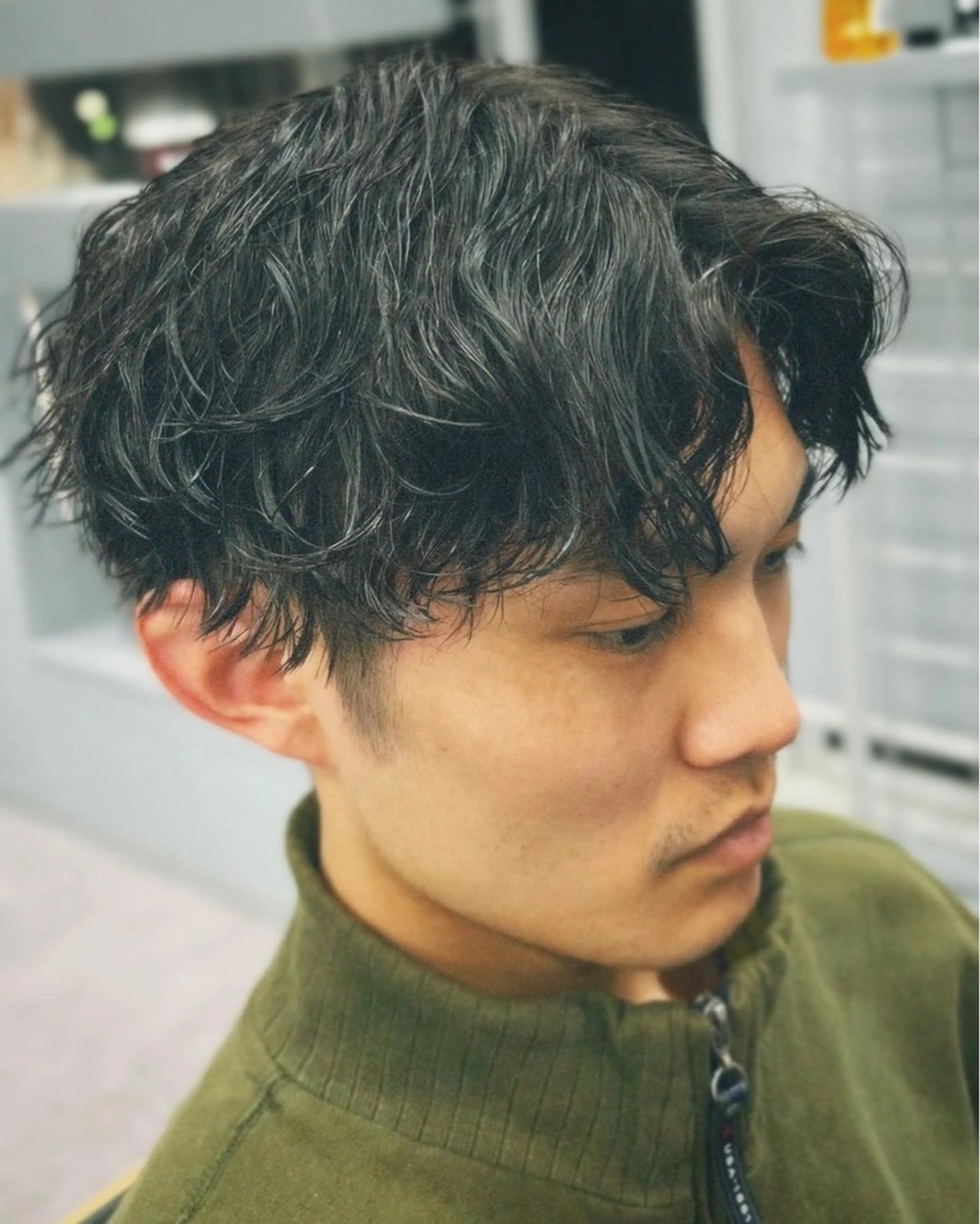 ミディアム パーマ メンズ ミディアムパーマ センターパート フェードカット マッシュ メンズパーマ カット パーマ トリートメント 池袋メンズパーマ フェード純平のヘアスタイル