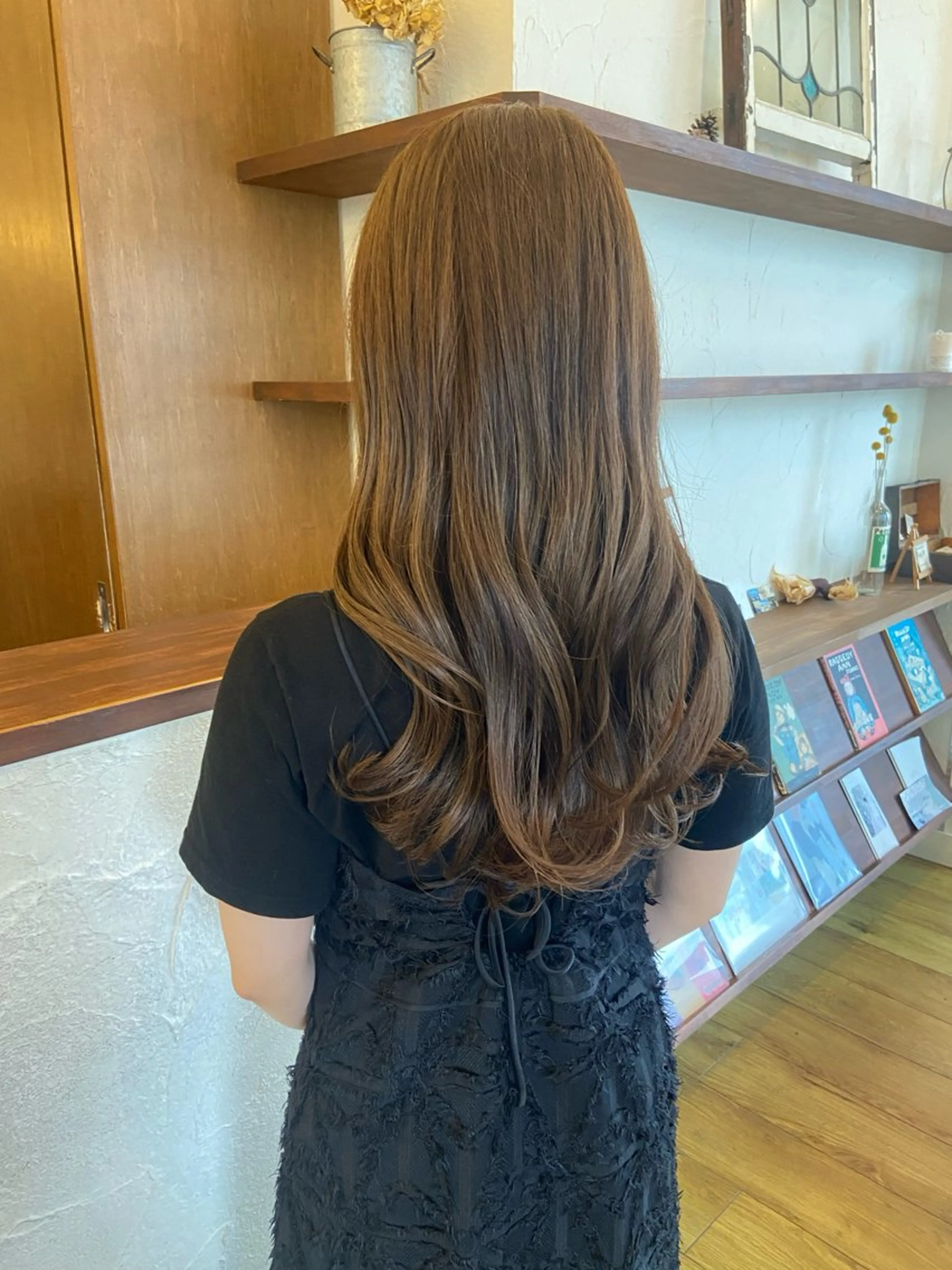 ロング カラー ベージュカラー ブラウンカラー ブラウンベージュ 靏 美咲のヘアスタイル
