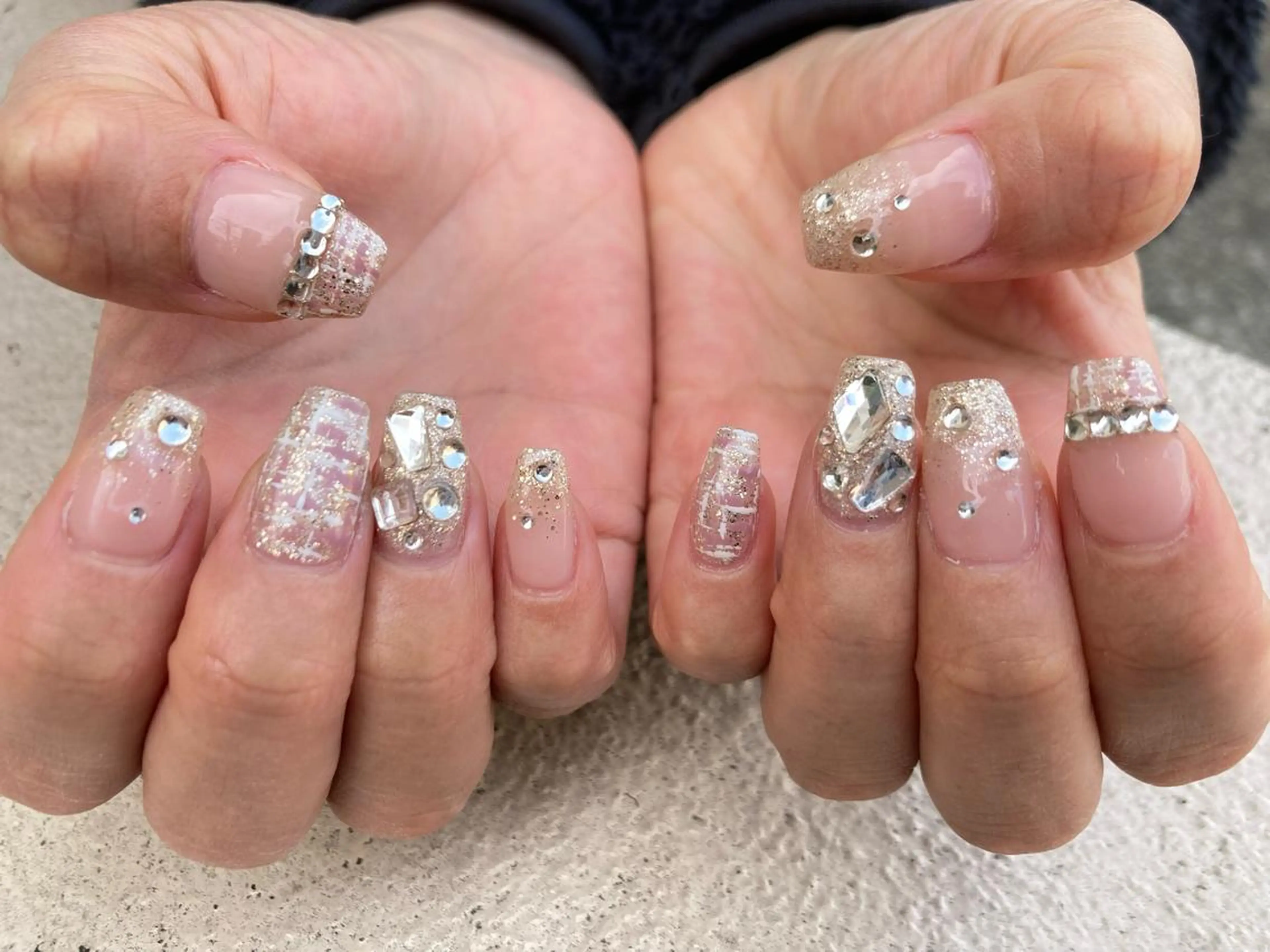 ミディアム ネイル ハンドネイル フットネイル ✴︎ Delightのネイルデザイン