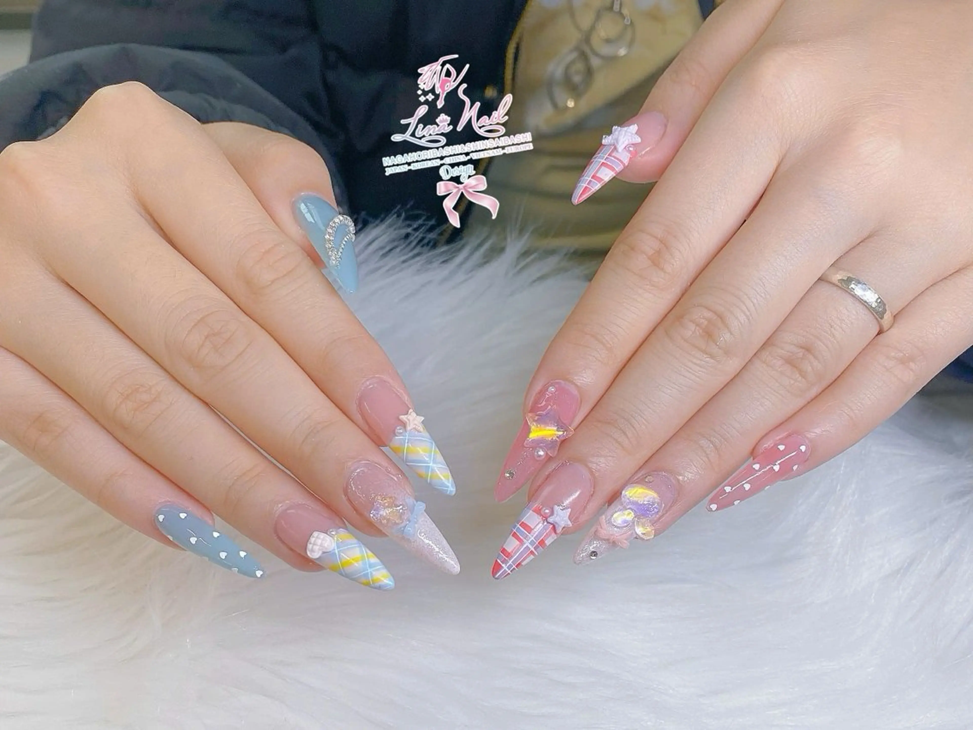 セミロング 韓国風ヘア クリスマス ハンドネイル Linanail Nambaのマツエク・マツパデザイン
