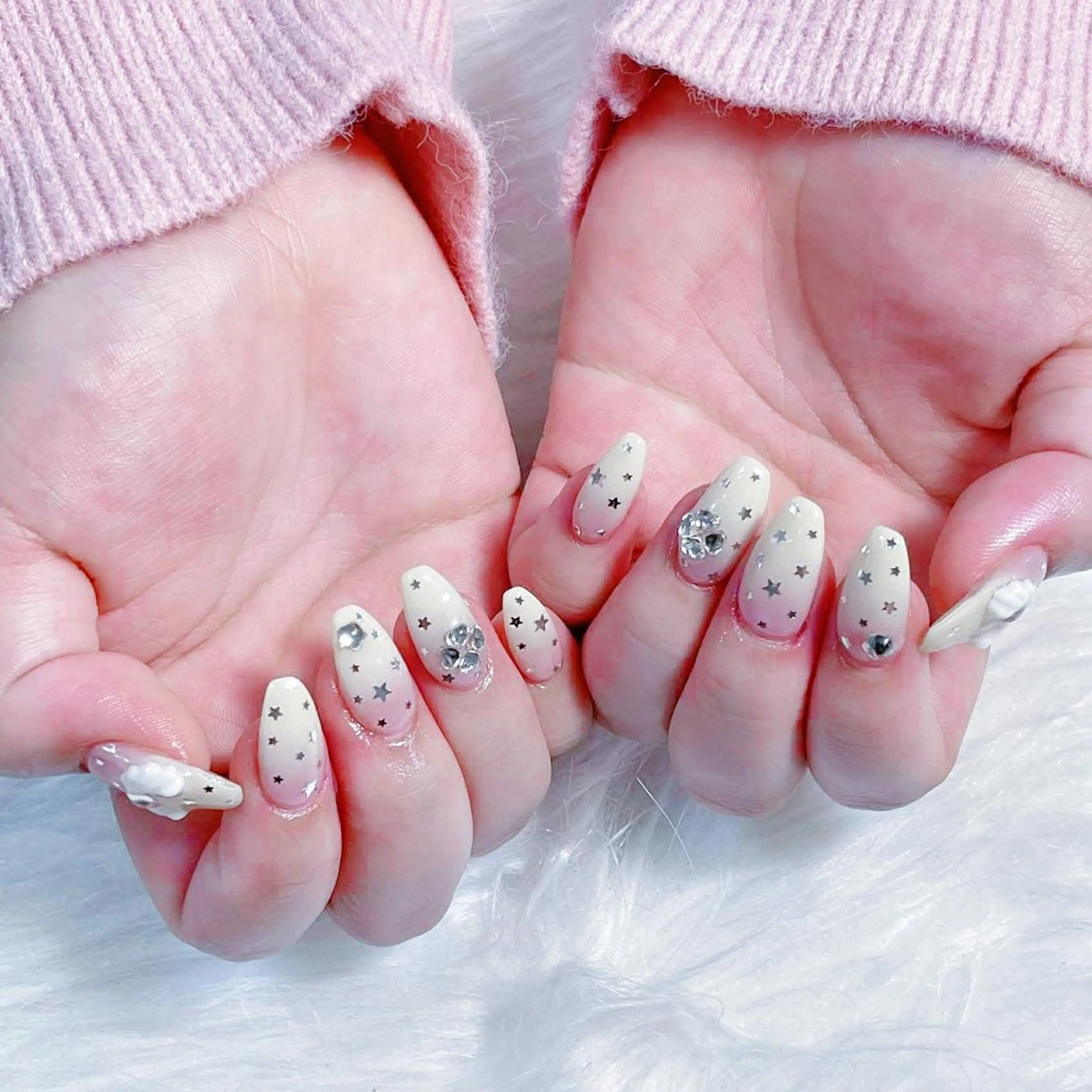 ネイル 長さ出し フレンチネイル グラデーション キラキラネイル 韓国ネイル ハンドネイル Hana Nail Salonのネイルデザイン