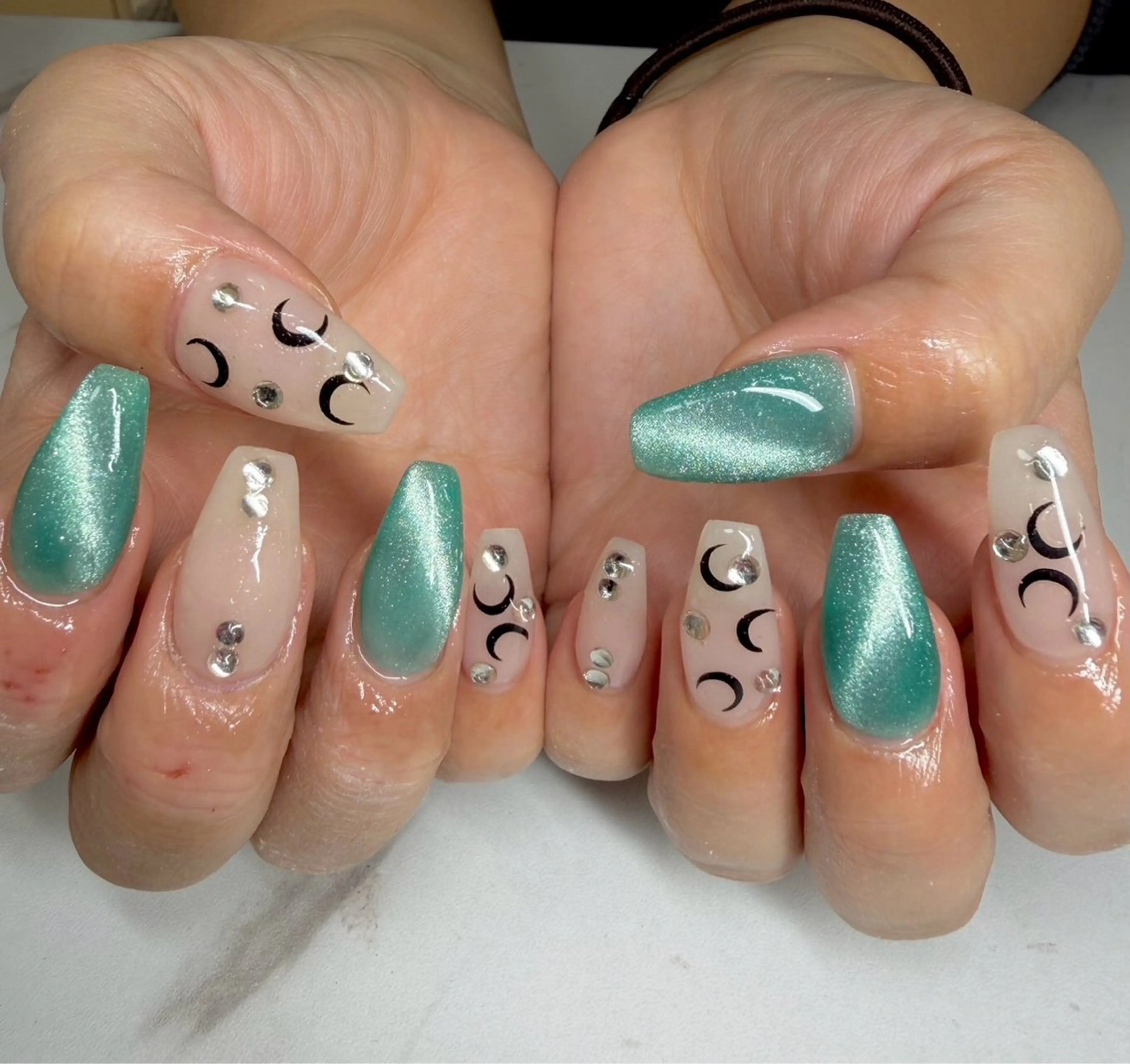 ハンド デザイン (オフあり)の写真