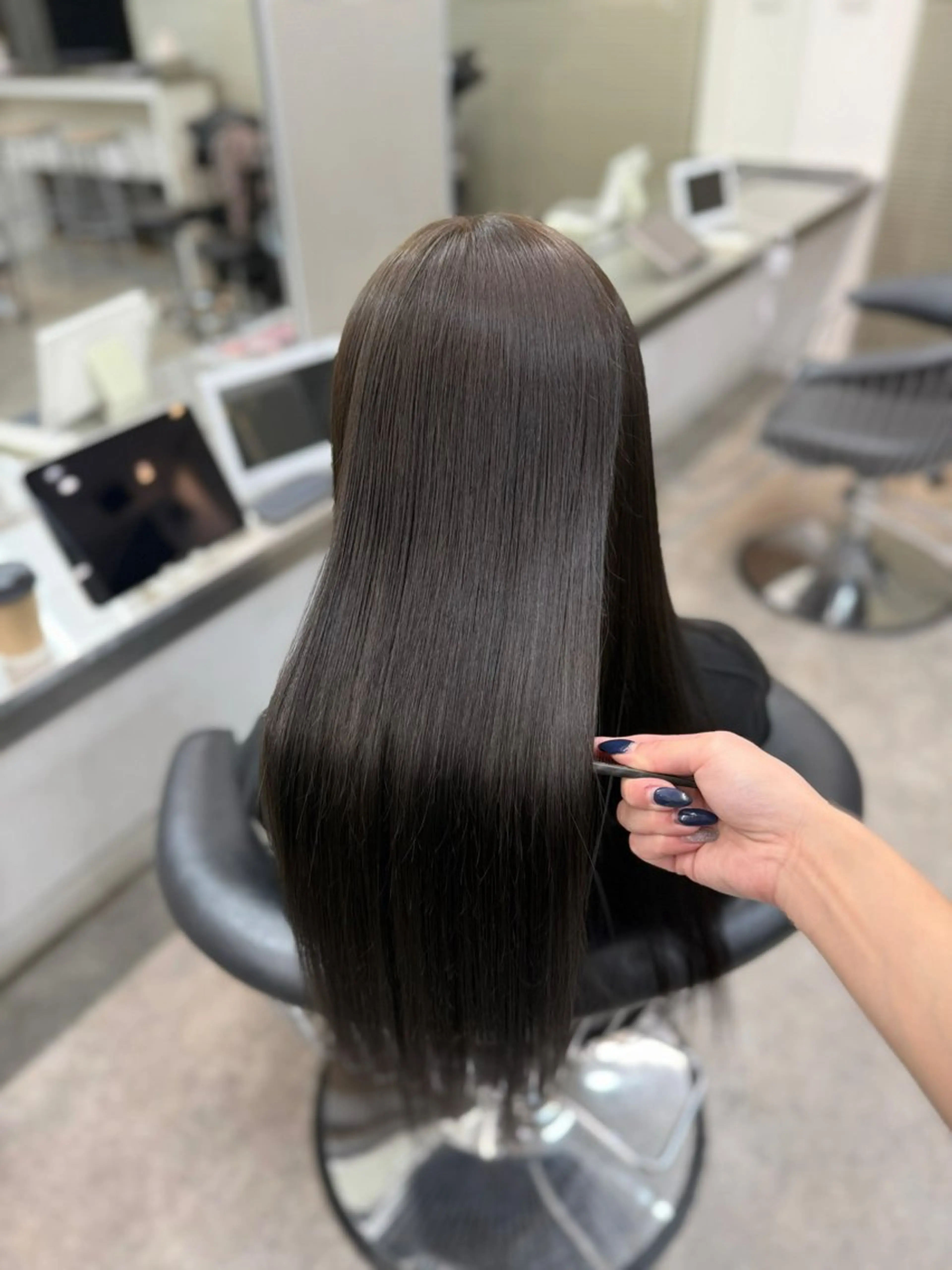 ロング 縮毛矯正 小林 円香のヘアスタイル