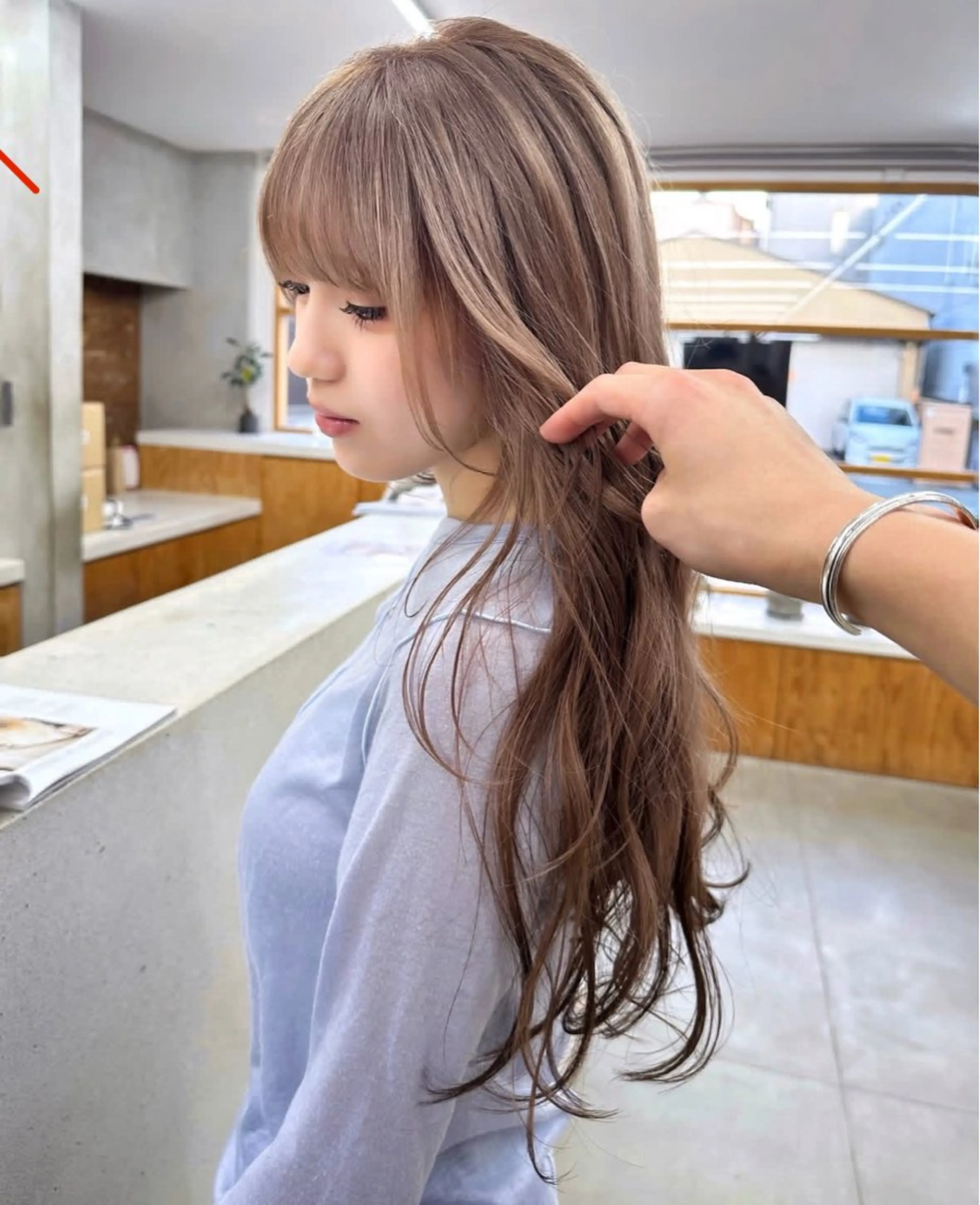 【2回目クーポン】カット＋髪に優しいケアブリーチダブルカラーの写真