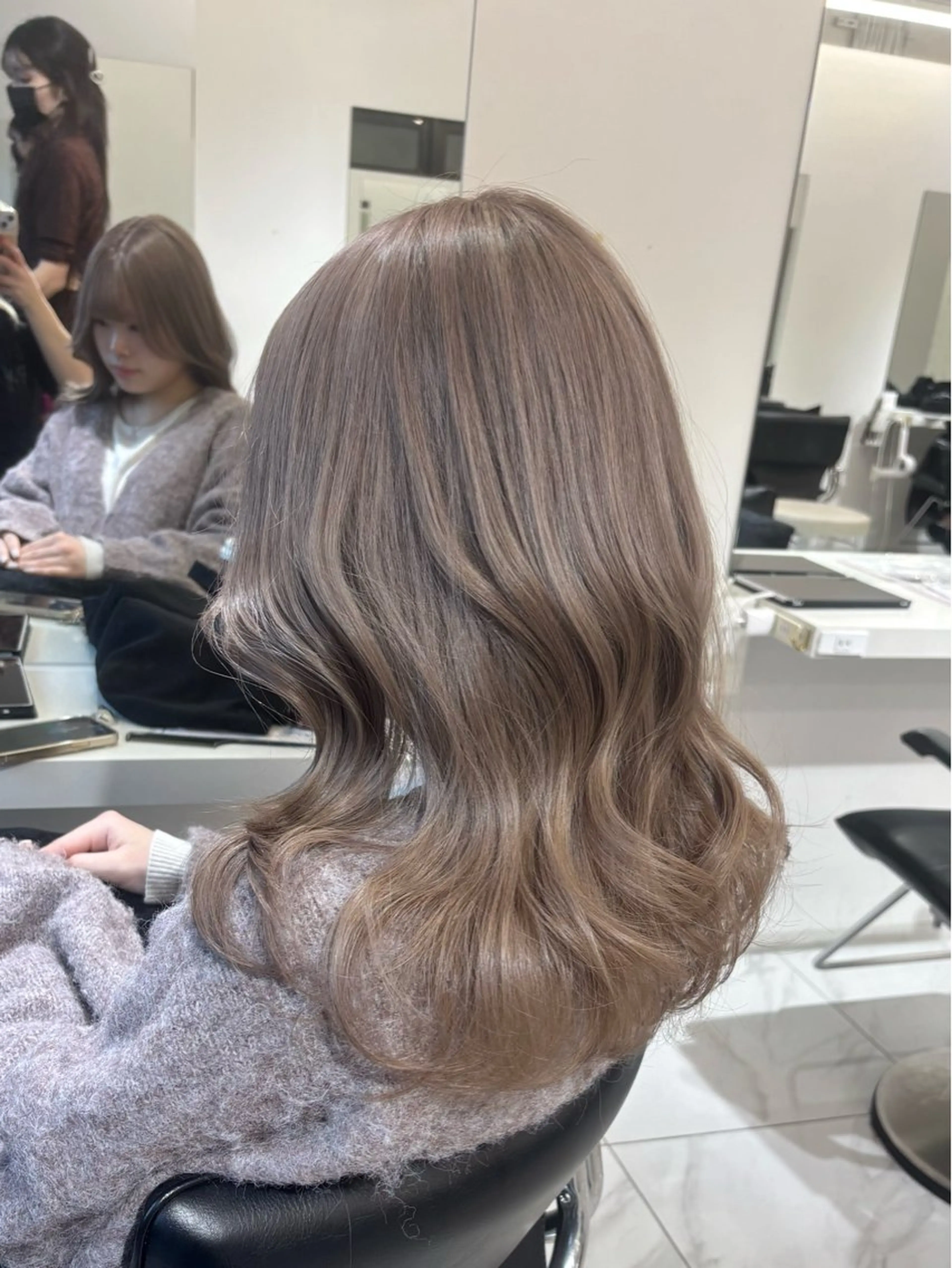 ミディアム カラー ブリーチ 透明感カラー グレージュ ミルクティーグレージュ ヘアカラー トリートメント 🩶大人韓国ヘア 渋谷/Satsukiのヘアスタイル