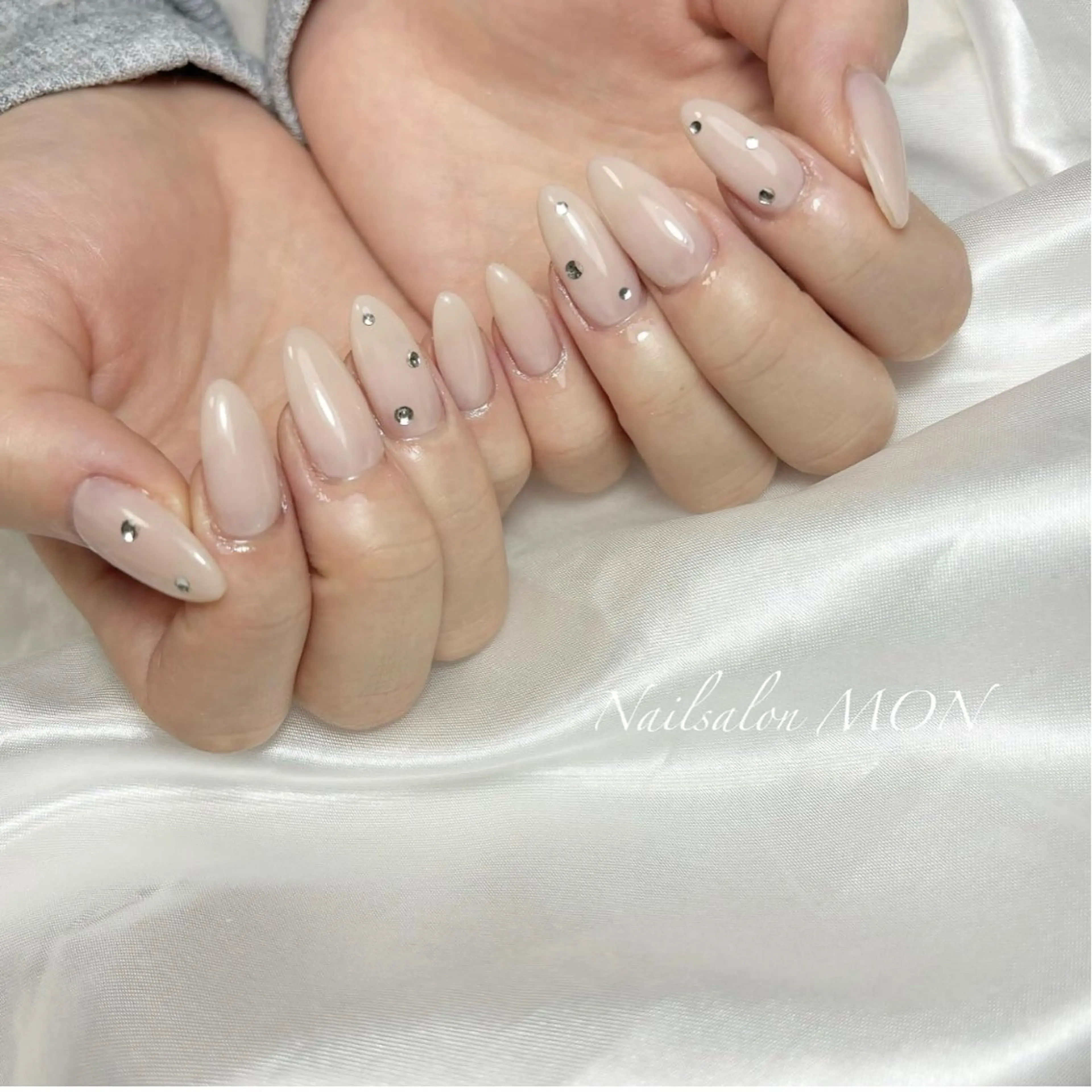 ネイル ストーンネイル ハンドネイル Nailsalon MONのネイルデザイン