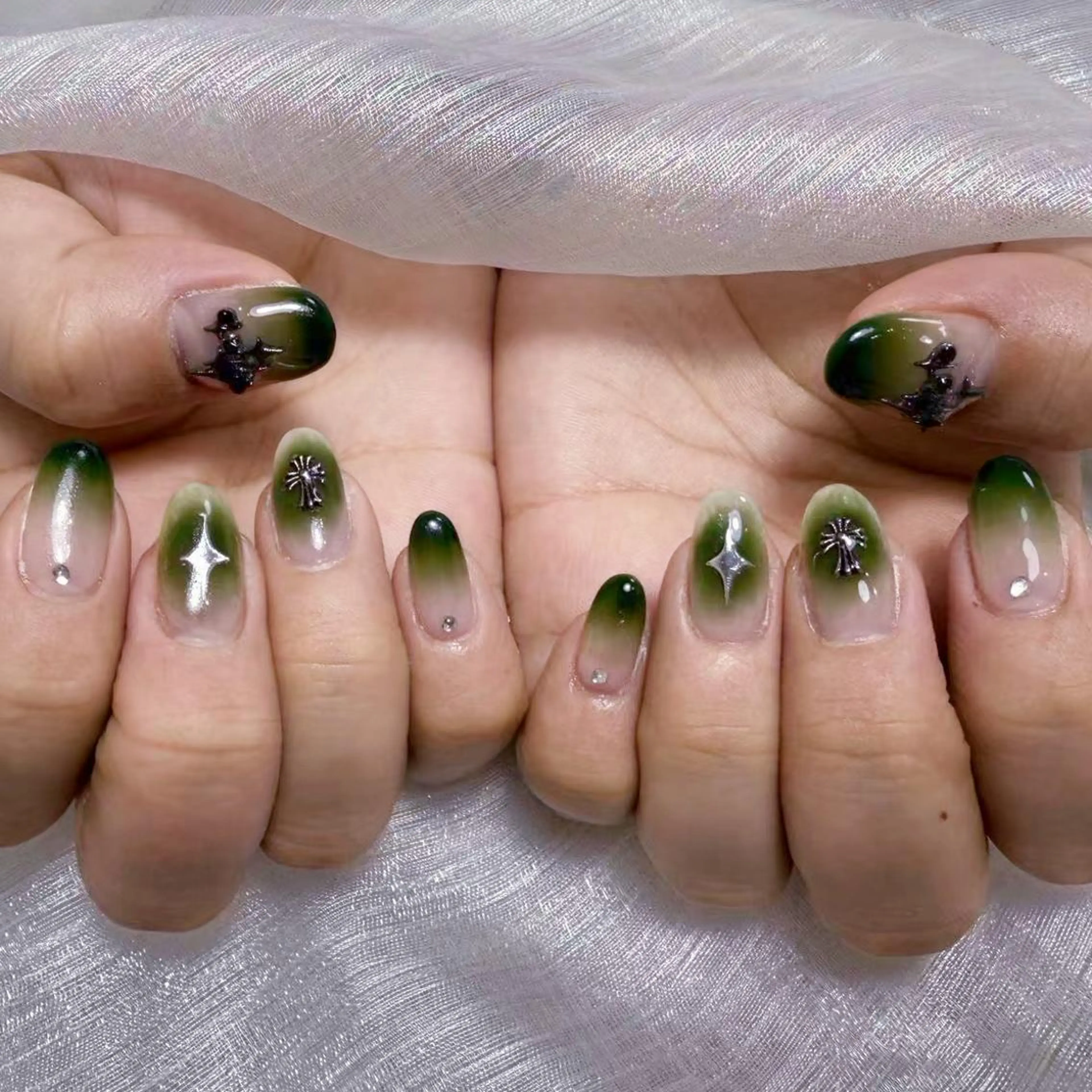 ネイル アートネイル オーロラネイル フラッシュネイル ガーリー キラキラネイル ハンドネイル リナ 💅のネイルデザイン