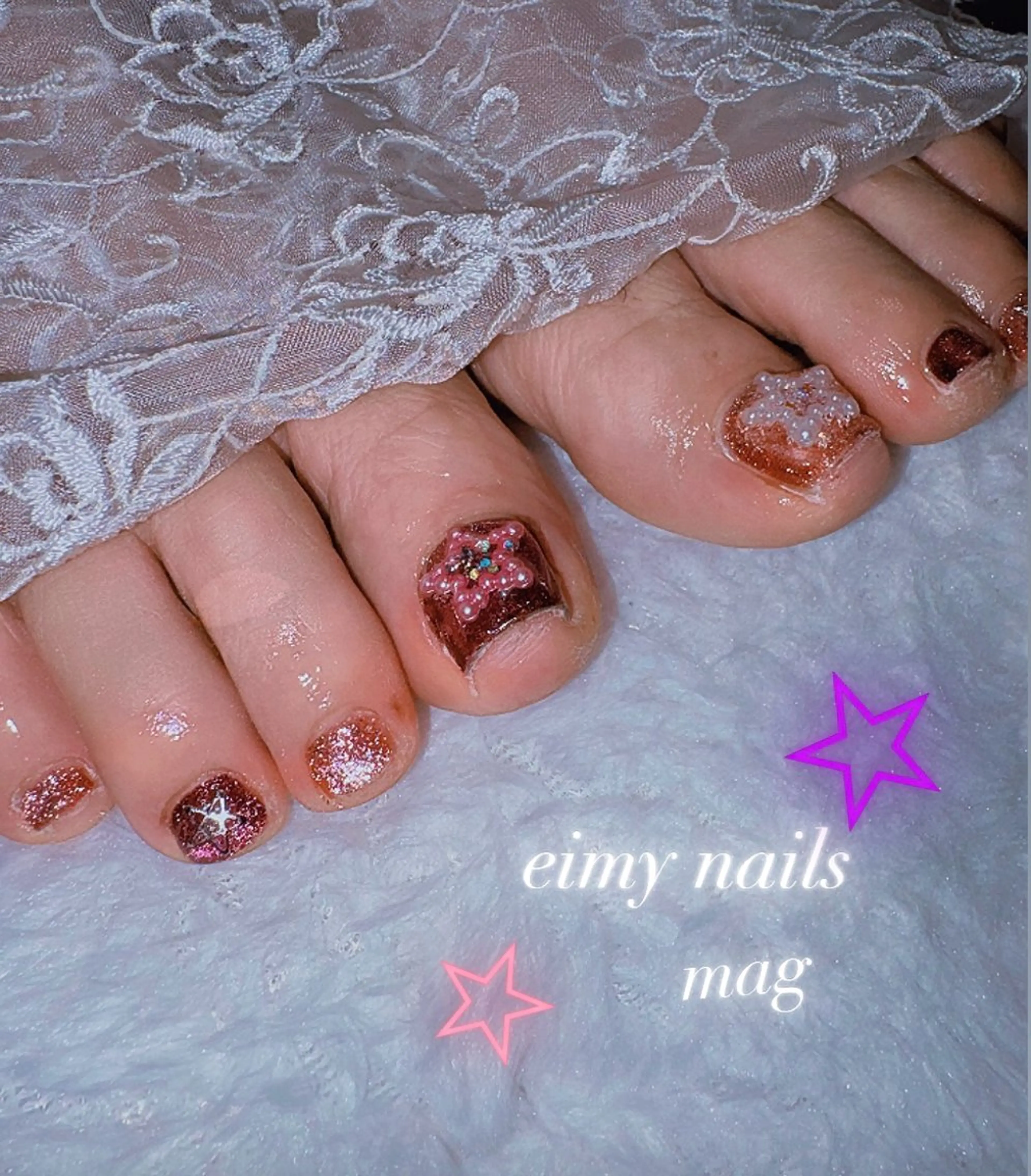 ネイル フットネイル キラキラネイル マグネットネイル マグネットワンカラー ワンカラーネイル フットネイル 🤍eimy nails🤍所属・eimy nails♡のネイルデザイン