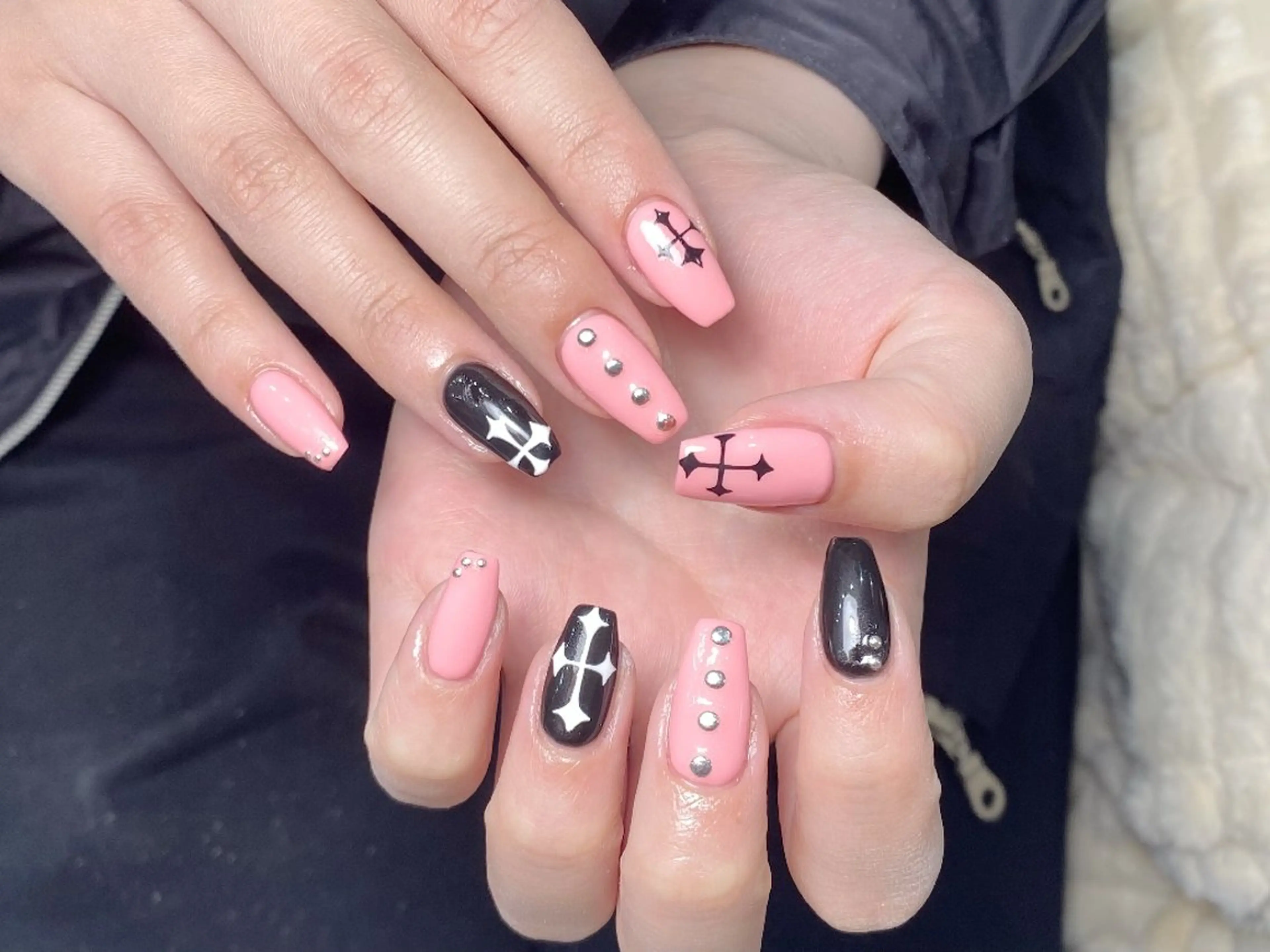 ネイル チークネイル フレンチネイル ジェルネイル ガーリー キラキラネイル ハンドネイル UM Nail Salonのネイルデザイン