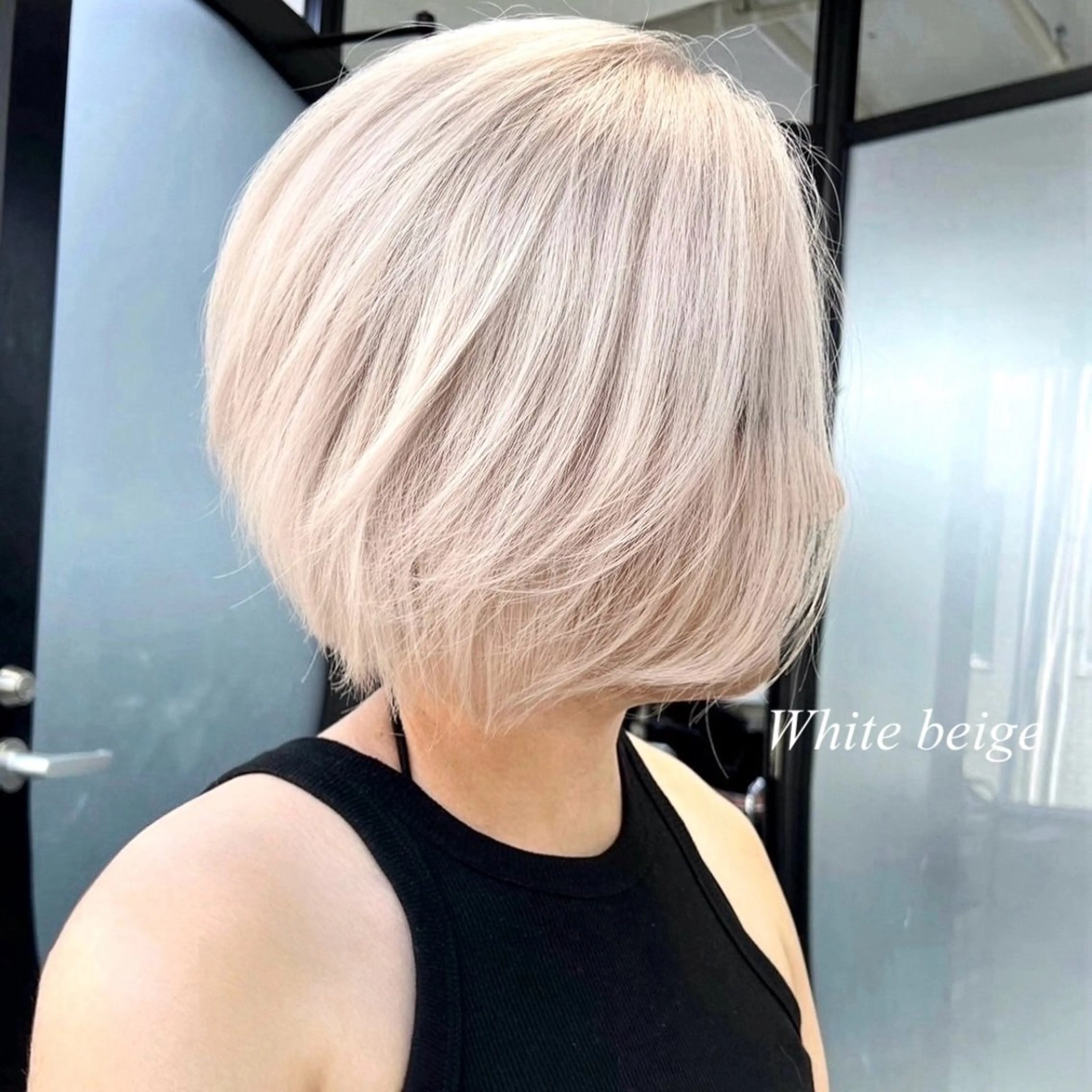 ショート シールエクステ エクステ ヘアカラー シールエクステ特化 ハイトーン、NANAのヘアスタイル